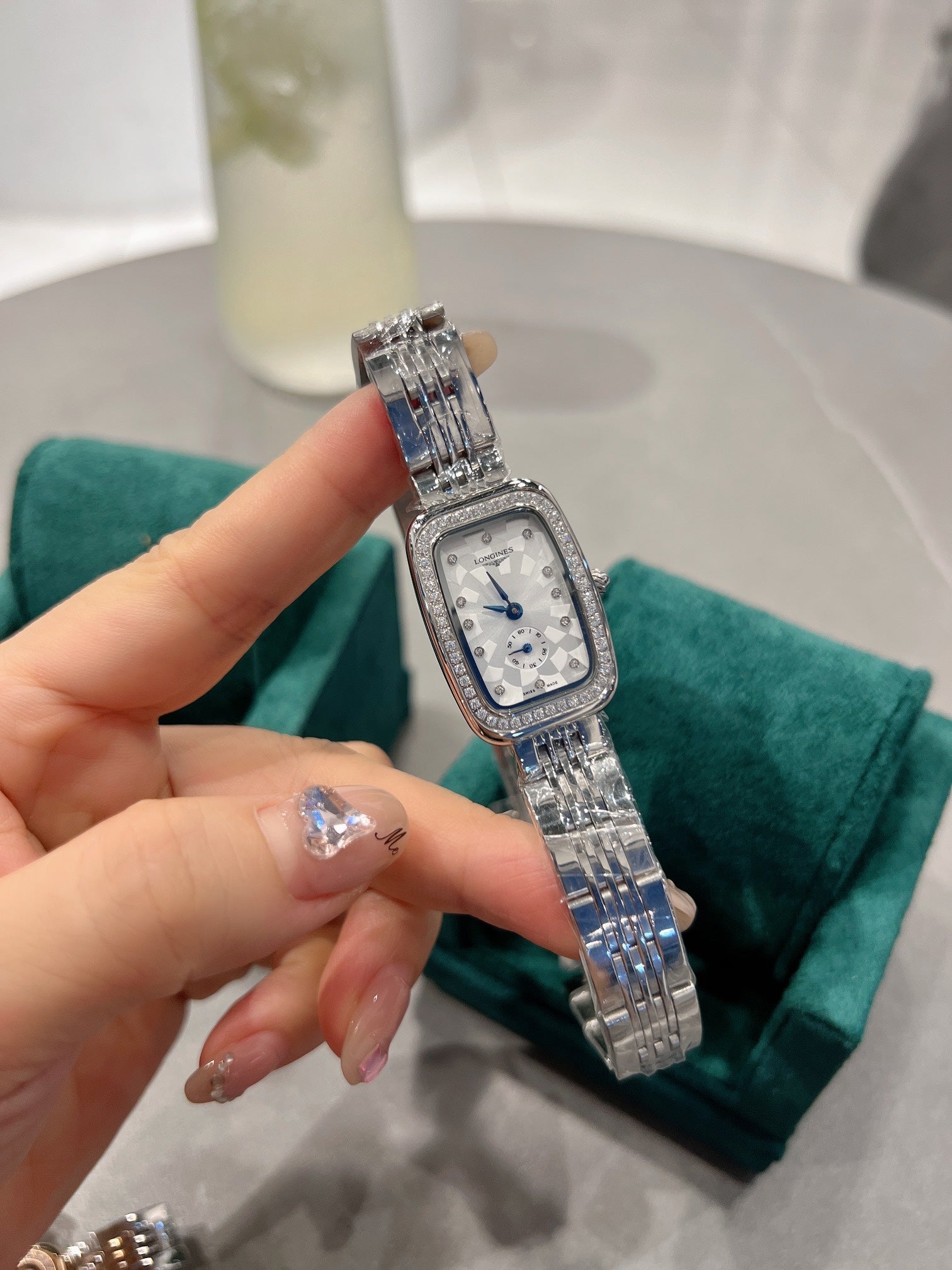 0528 Diamond Square Dial Watch 0528 Diamond Square Dial Watch