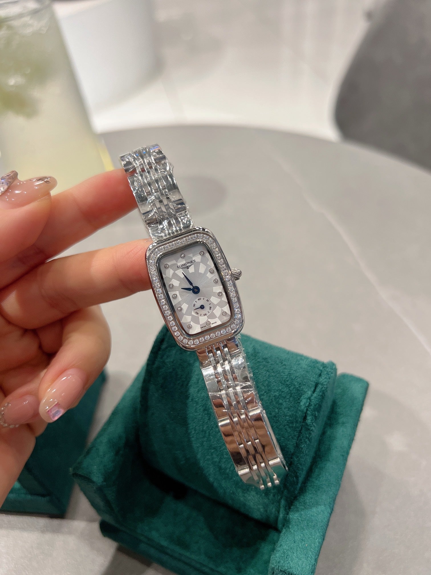 0528 Diamond Square Dial Watch 0528 Diamond Square Dial Watch