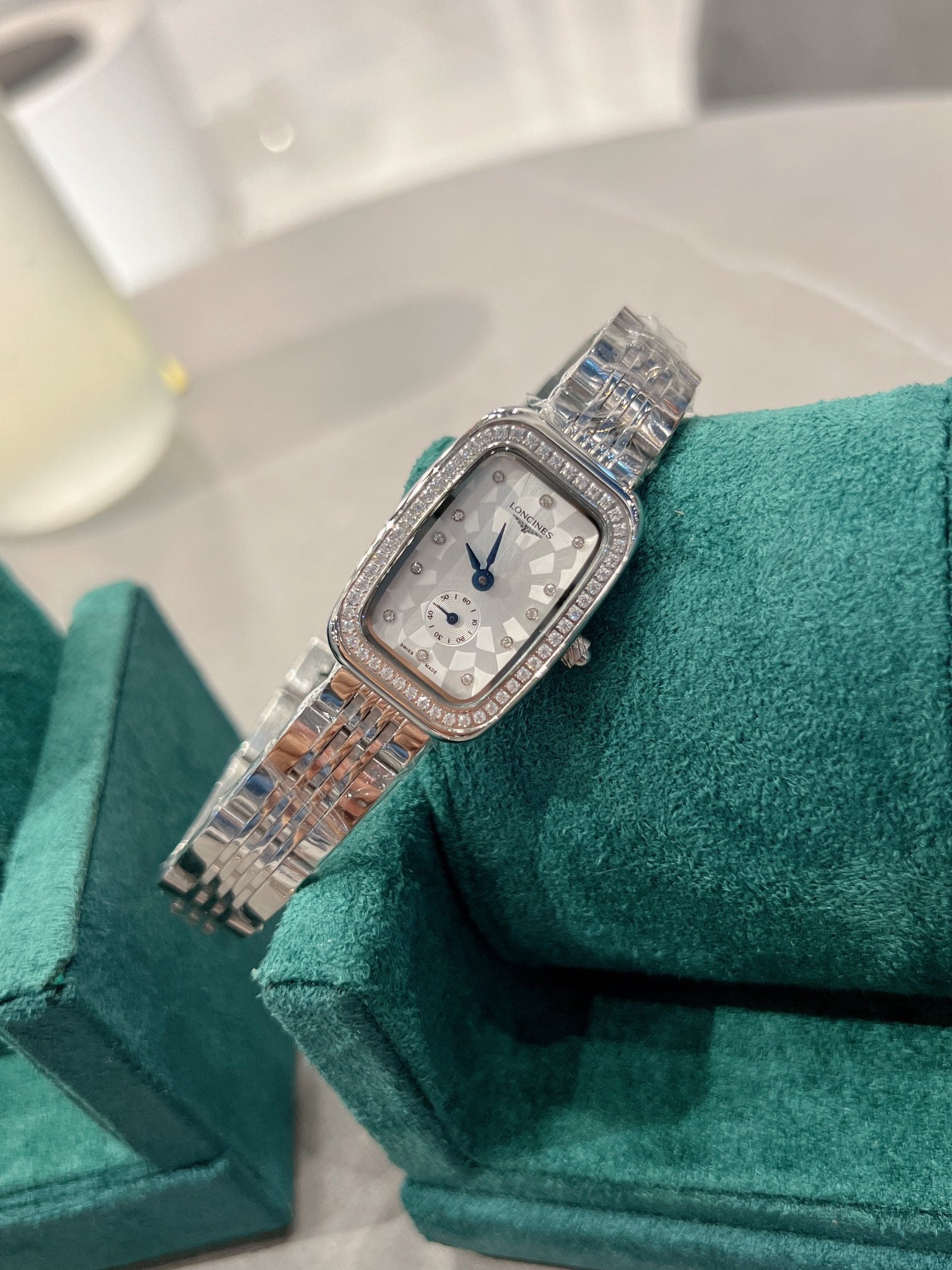 0528 Diamond Square Dial Watch 0528 Diamond Square Dial Watch