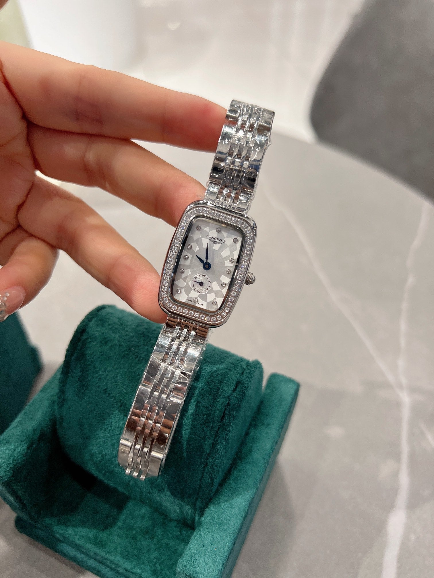 0528 Diamond Square Dial Watch 0528 Diamond Square Dial Watch