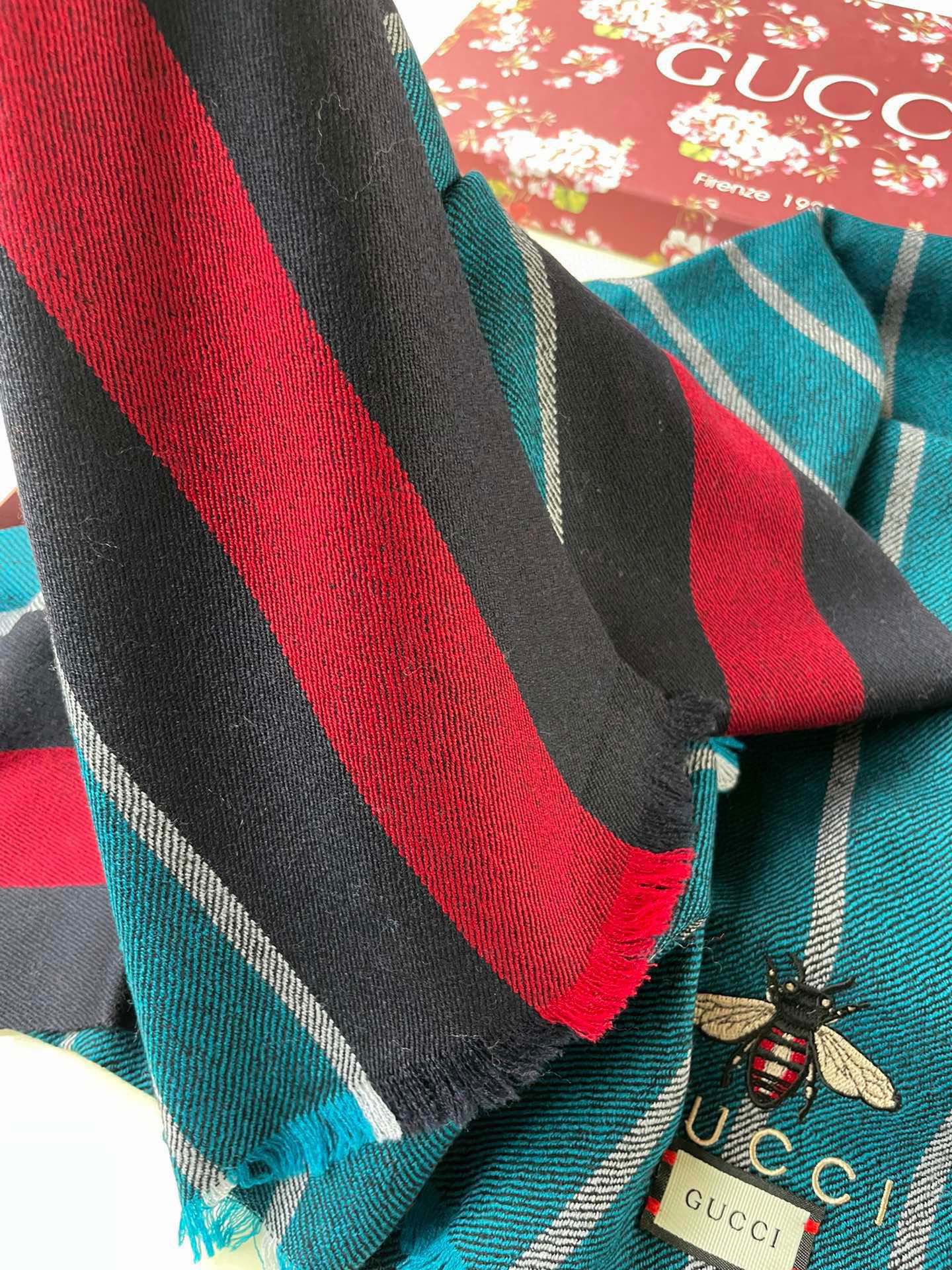 1002 Classic Soft and Comfortable Scarf 1002 Classic Soft and Comfortable Scarf