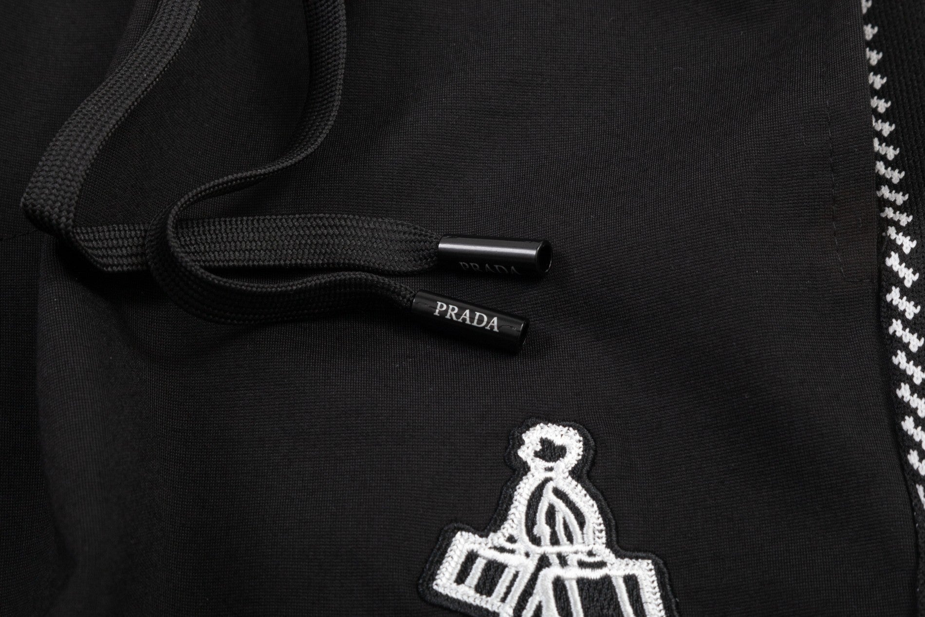 Classic bag features pocket shorts Classic bag features pocket shorts