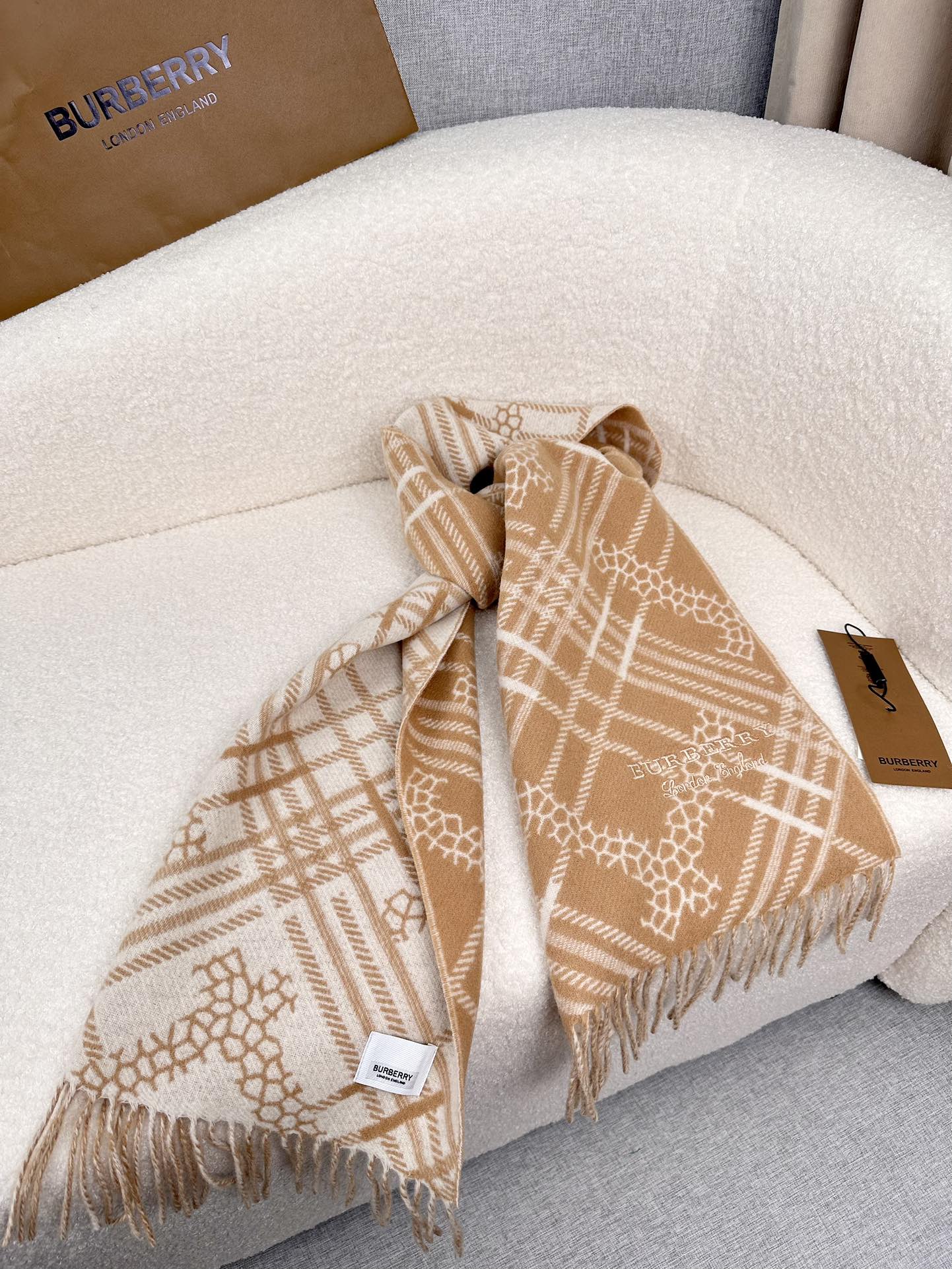 1002 Classic Soft and Comfortable Scarf 1002 Classic Soft and Comfortable Scarf