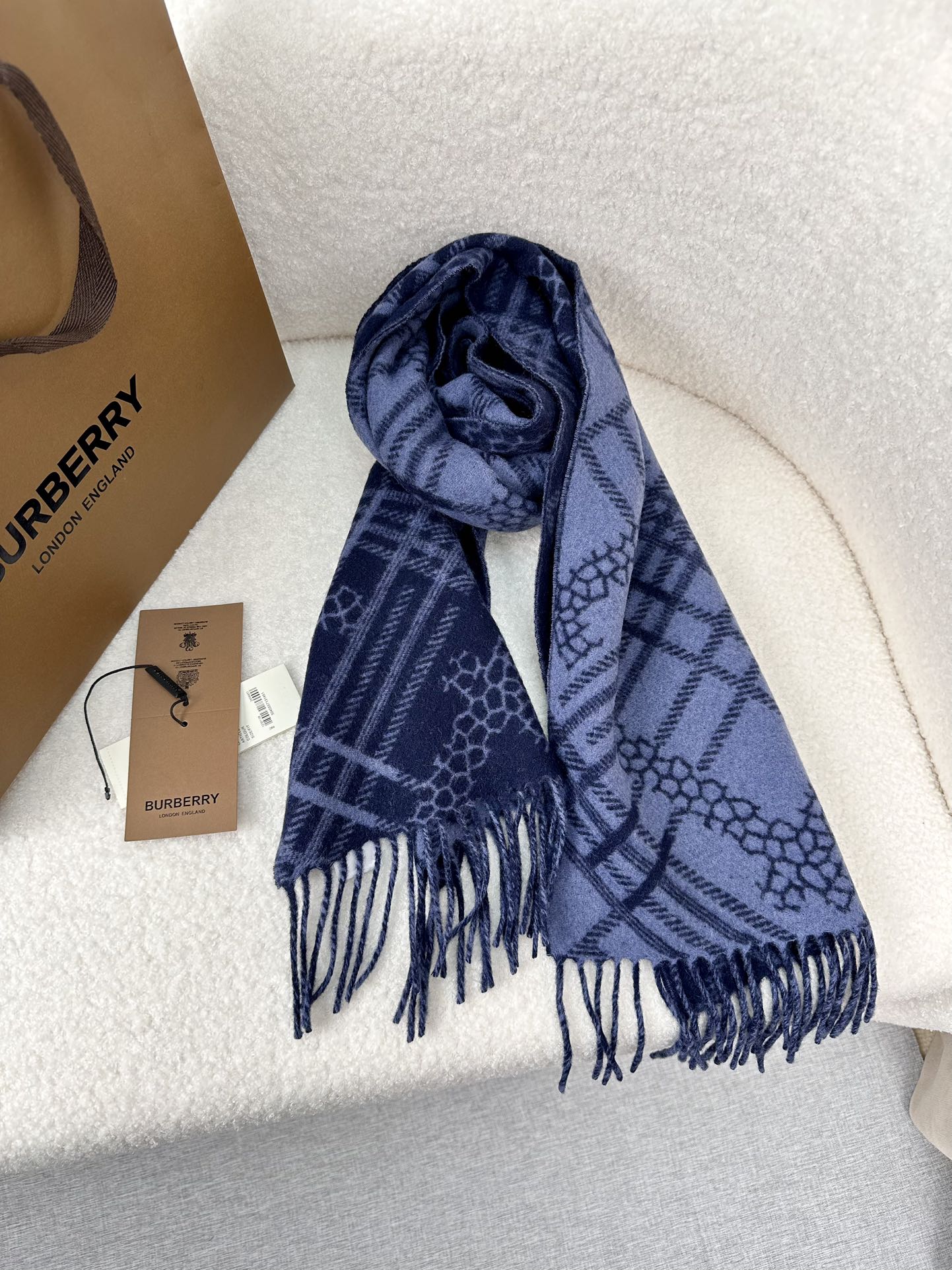 1002 Classic Soft and Comfortable Scarf 1002 Classic Soft and Comfortable Scarf