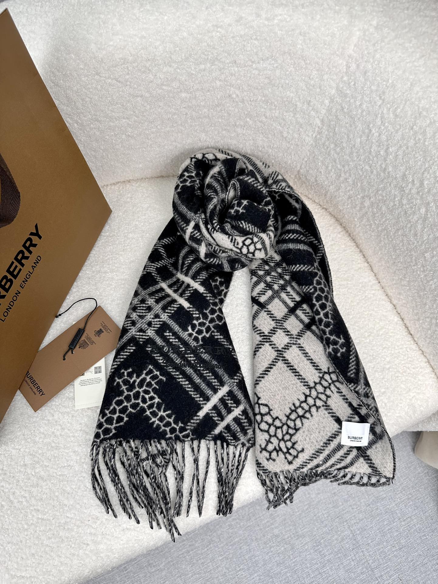 1002 Classic Soft and Comfortable Scarf 1002 Classic Soft and Comfortable Scarf