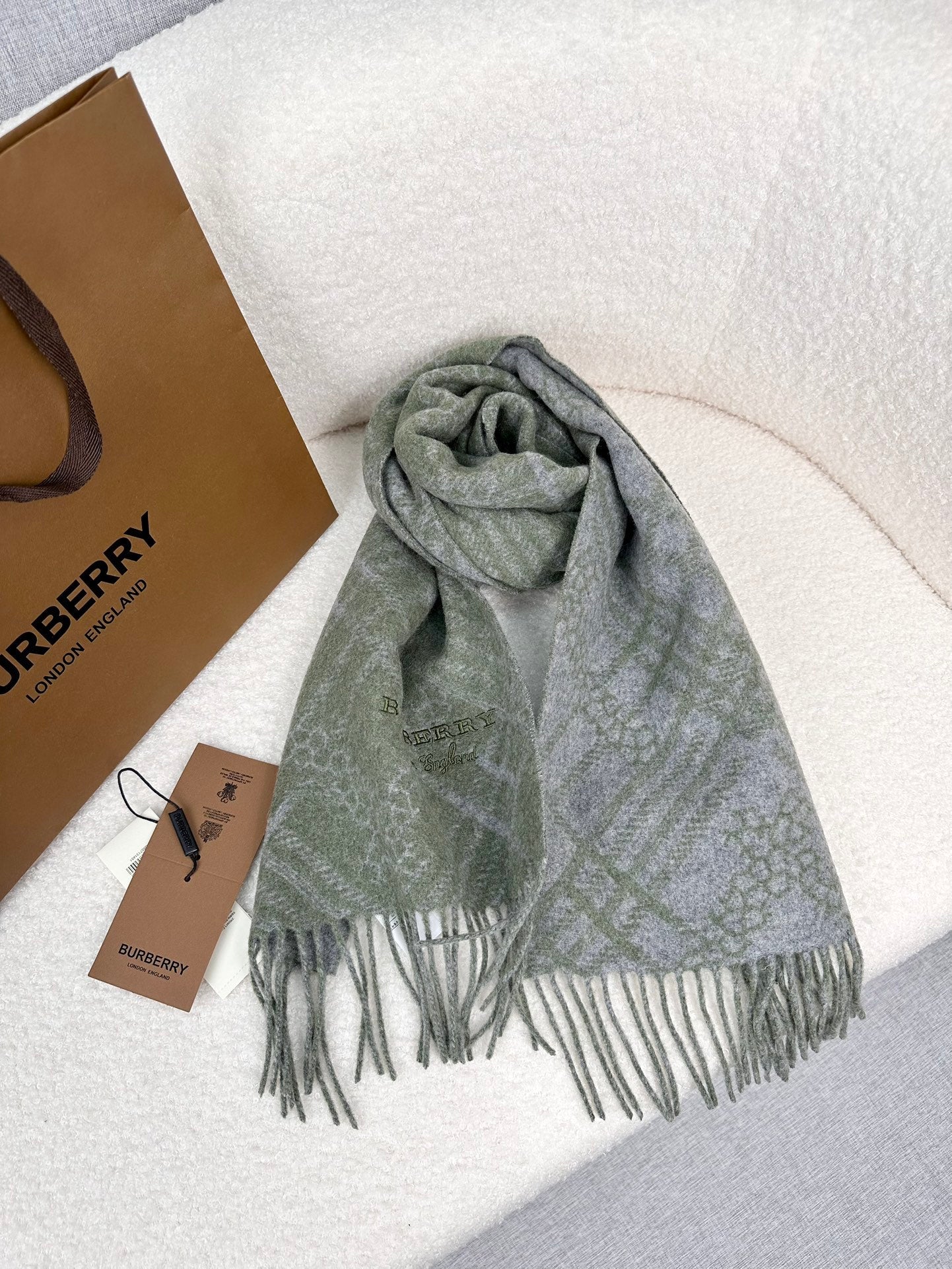1002 Classic Soft and Comfortable Scarf 1002 Classic Soft and Comfortable Scarf