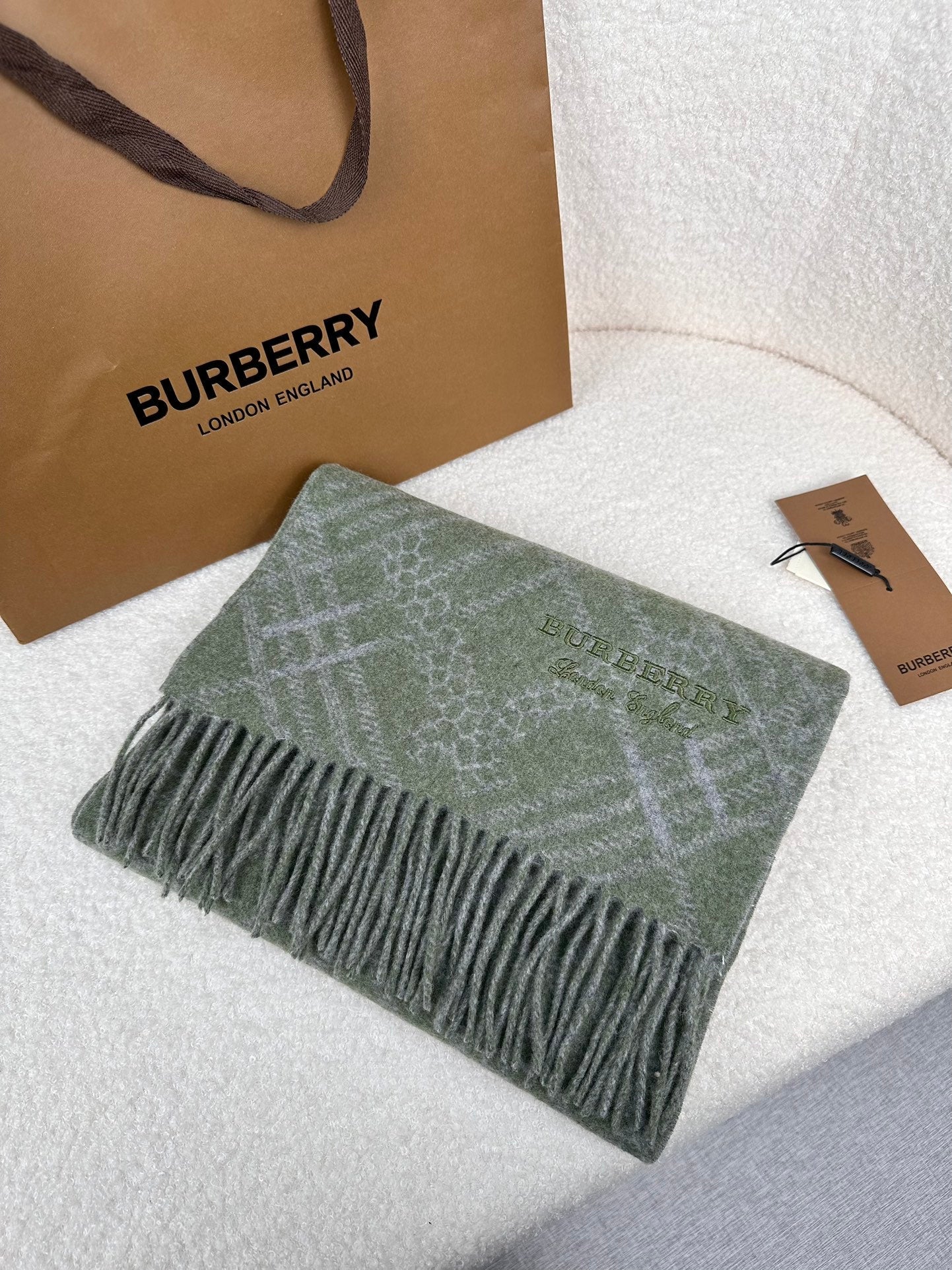 1002 Classic Soft and Comfortable Scarf 1002 Classic Soft and Comfortable Scarf