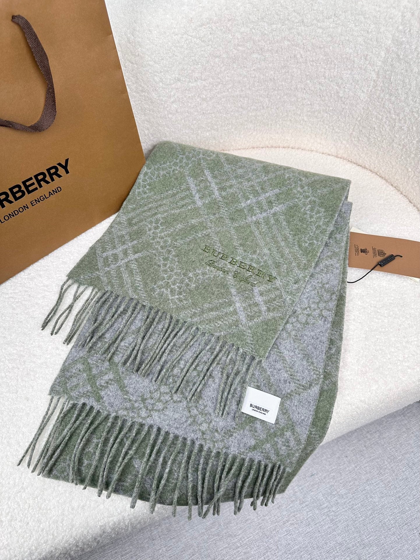 1002 Classic Soft and Comfortable Scarf 1002 Classic Soft and Comfortable Scarf