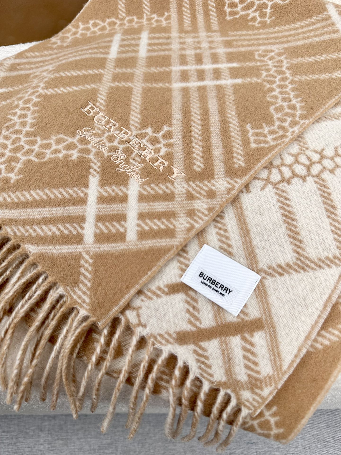 1002 Classic Soft and Comfortable Scarf 1002 Classic Soft and Comfortable Scarf