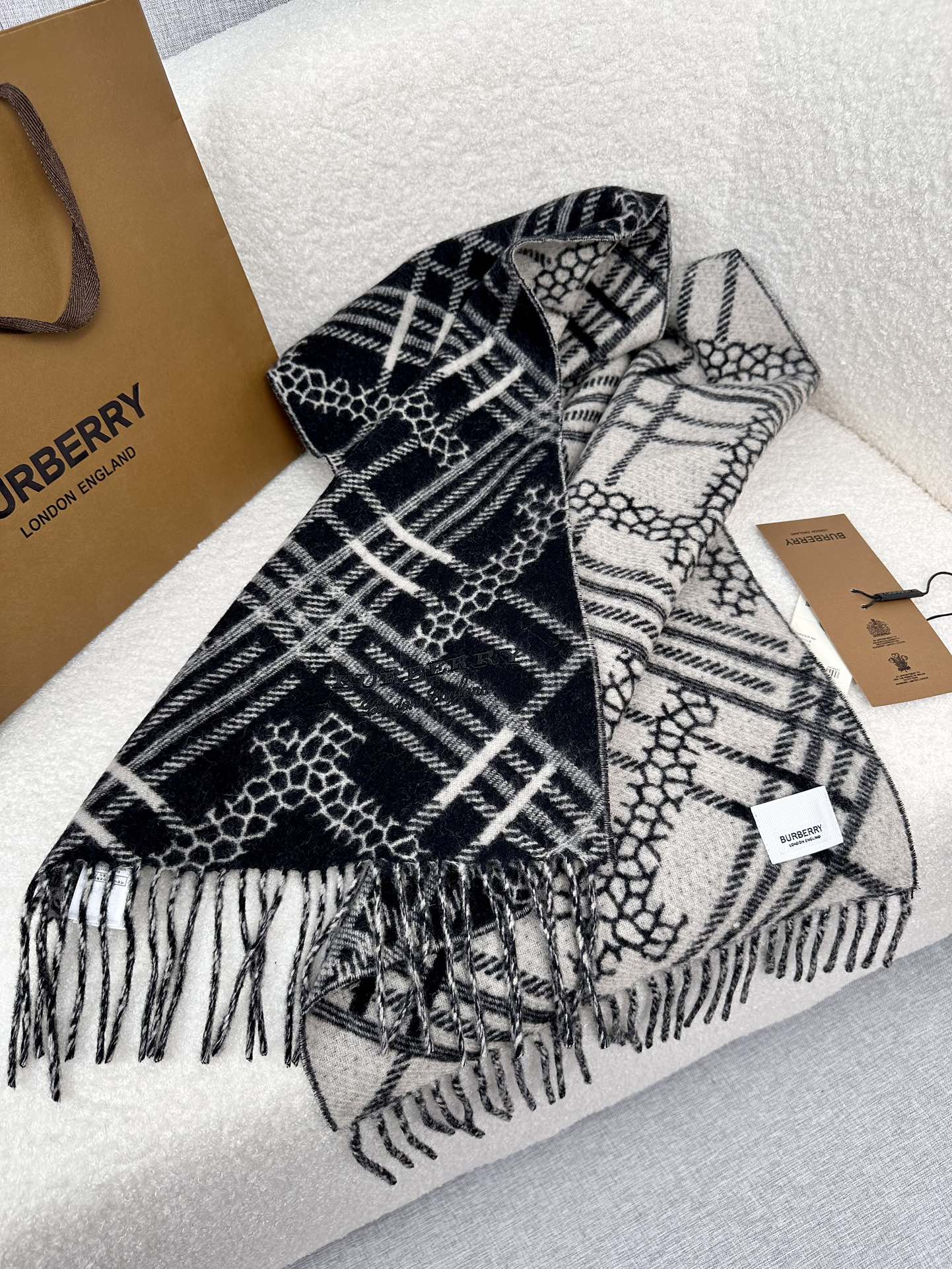 1002 Classic Soft and Comfortable Scarf 1002 Classic Soft and Comfortable Scarf