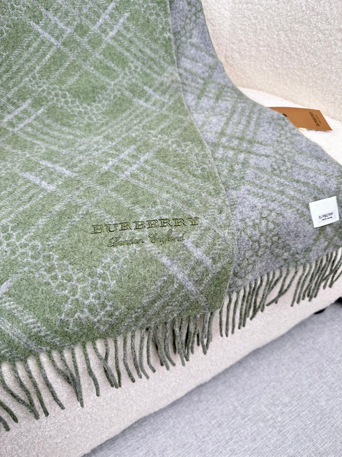 1002 Classic Soft and Comfortable Scarf 1002 Classic Soft and Comfortable Scarf