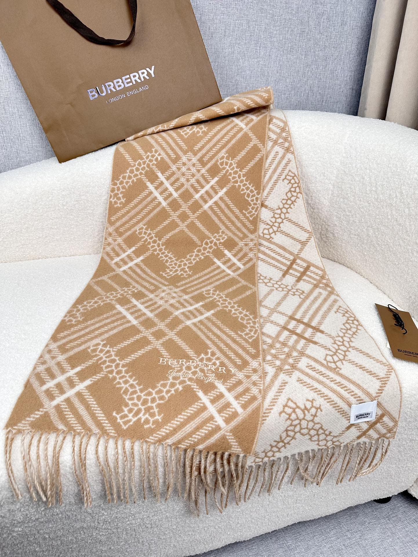 1002 Classic Soft and Comfortable Scarf 1002 Classic Soft and Comfortable Scarf