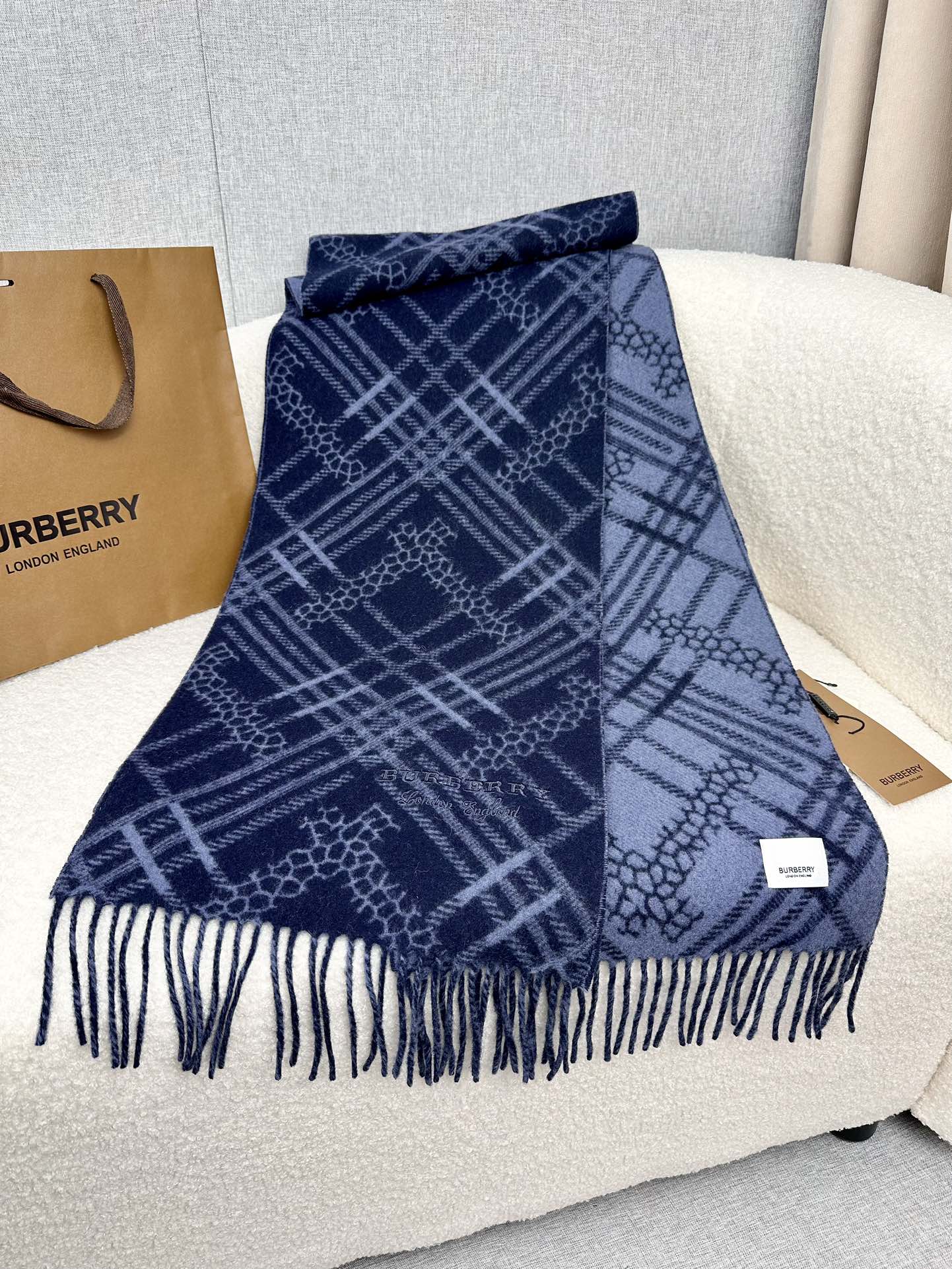 1002 Classic Soft and Comfortable Scarf 1002 Classic Soft and Comfortable Scarf