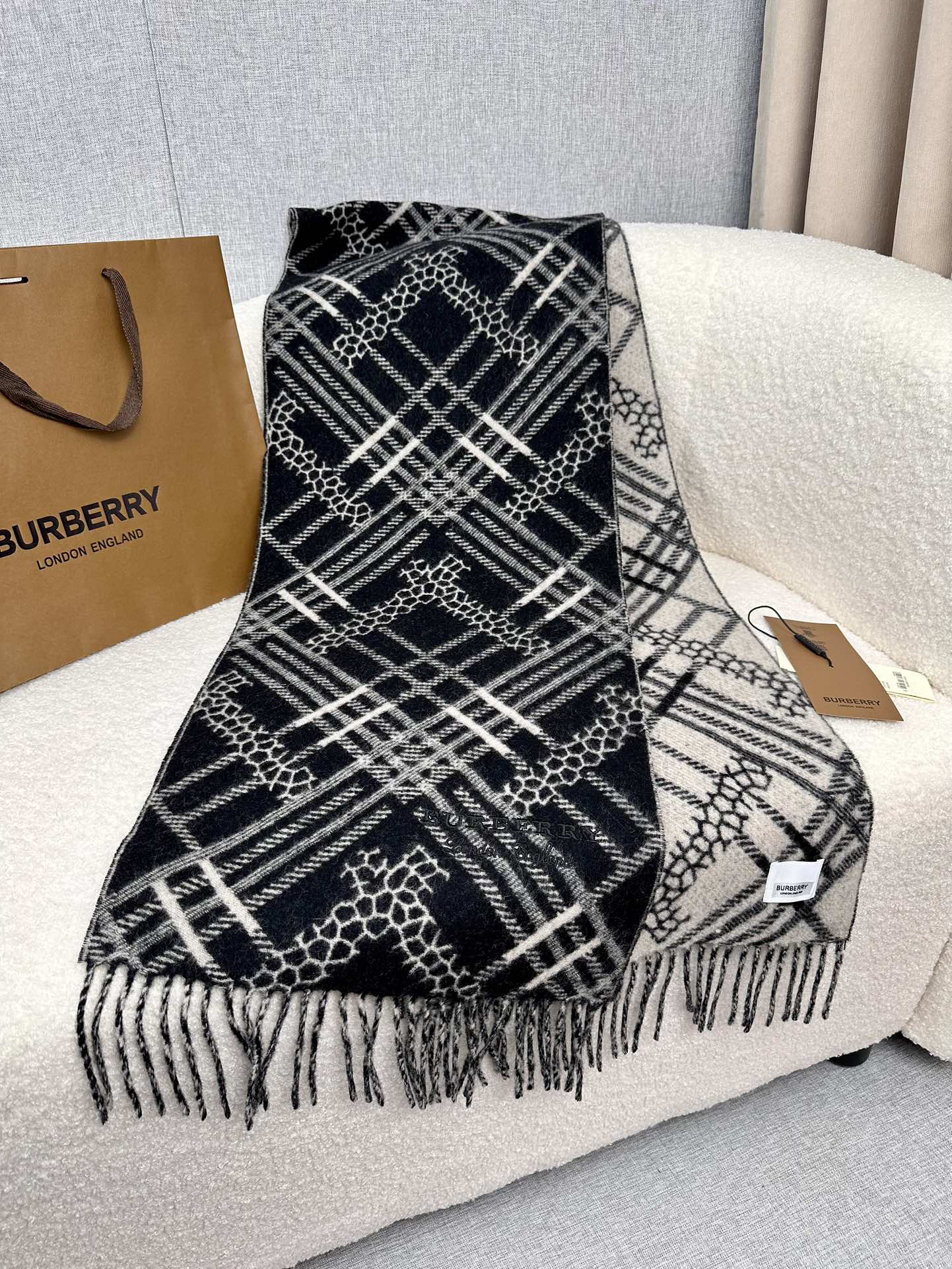 1002 Classic Soft and Comfortable Scarf 1002 Classic Soft and Comfortable Scarf