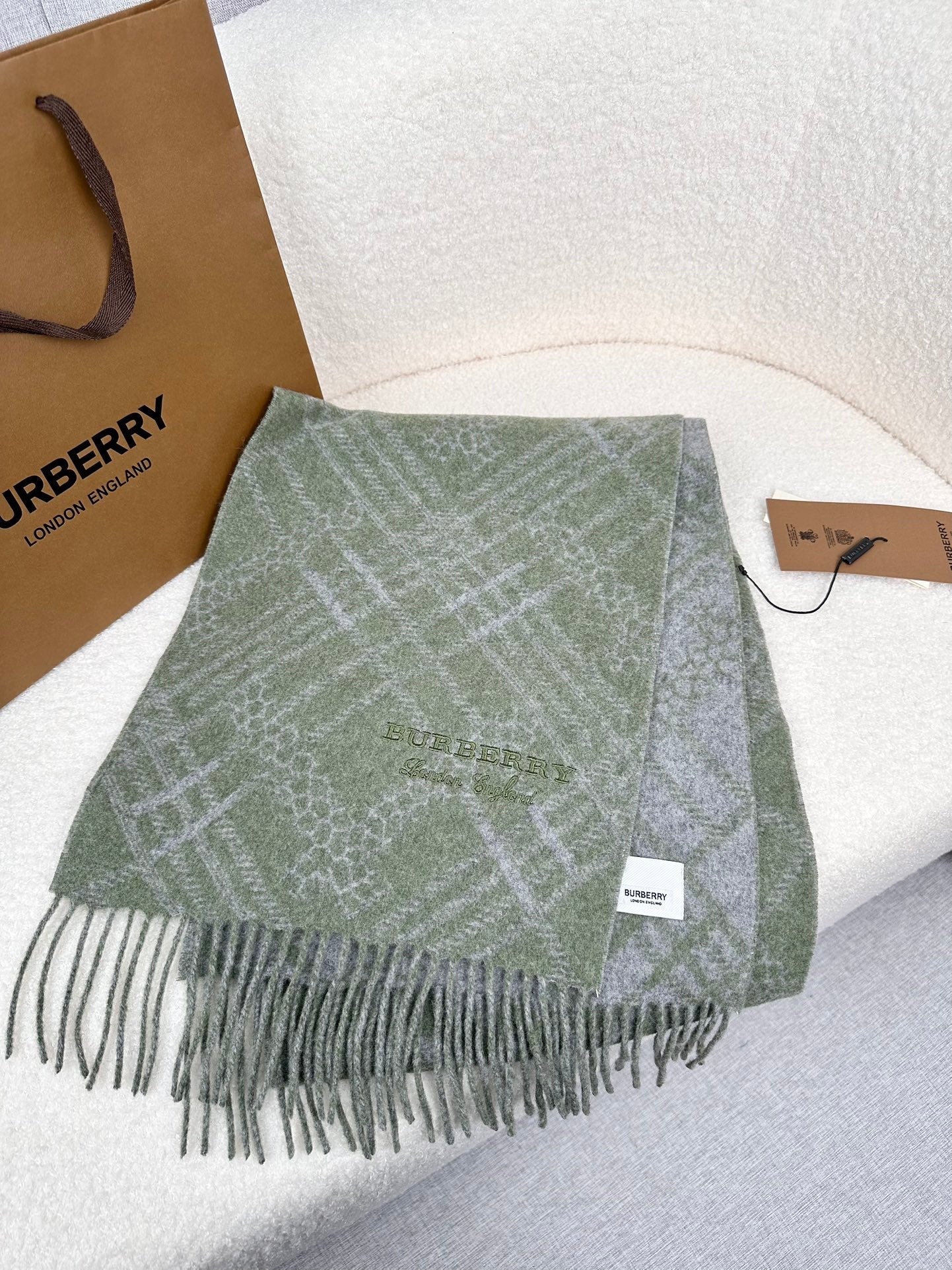 1002 Classic Soft and Comfortable Scarf 1002 Classic Soft and Comfortable Scarf