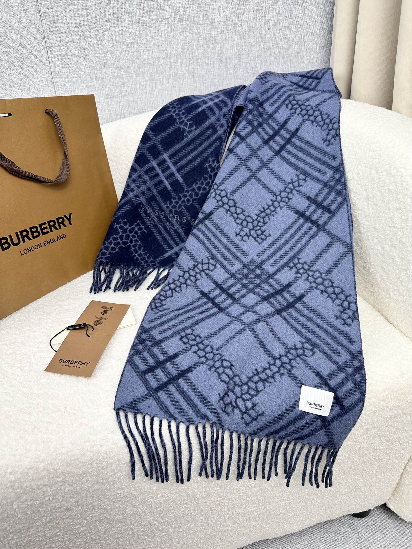 1002 Classic Soft and Comfortable Scarf 1002 Classic Soft and Comfortable Scarf