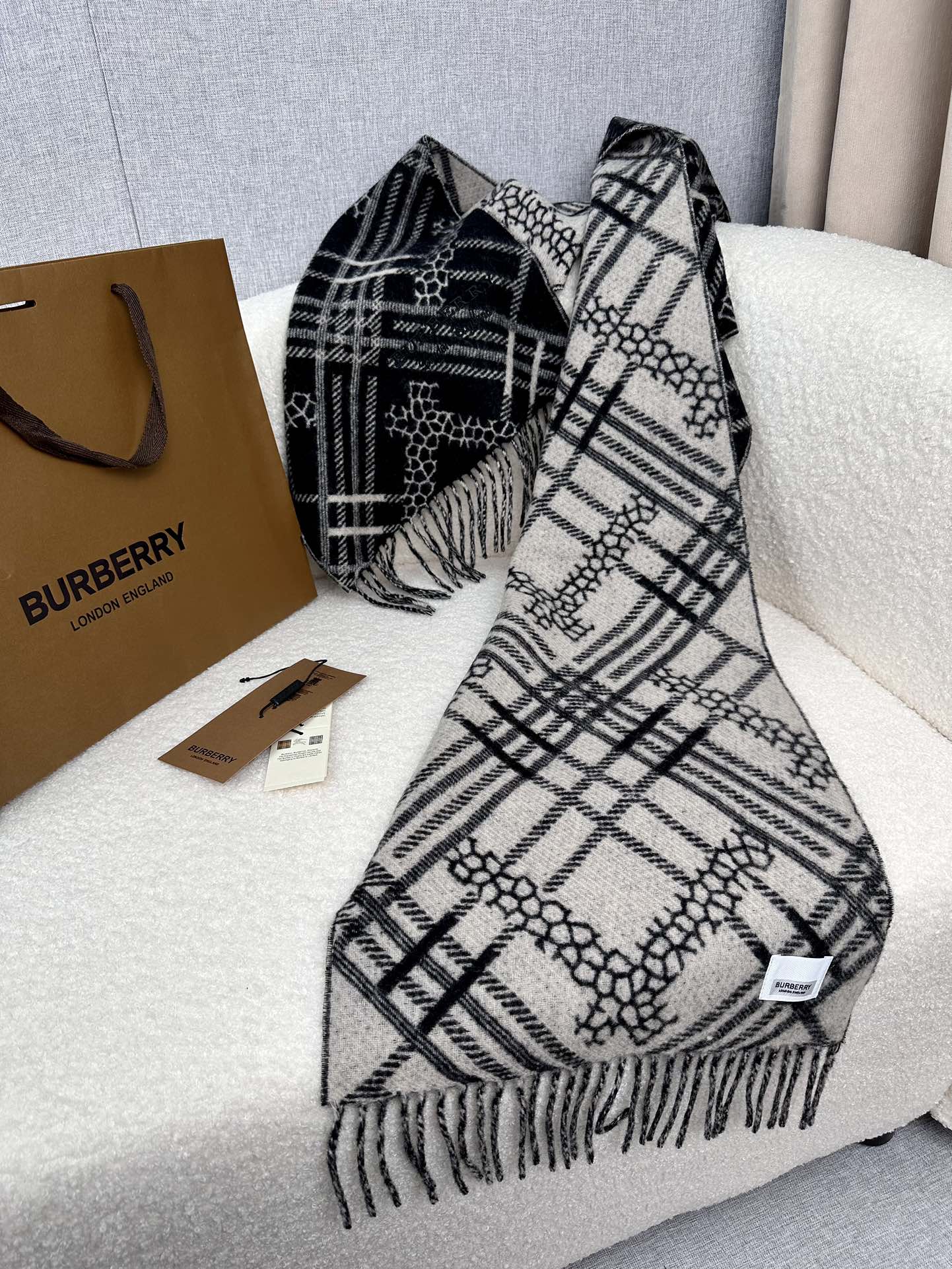 1002 Classic Soft and Comfortable Scarf 1002 Classic Soft and Comfortable Scarf