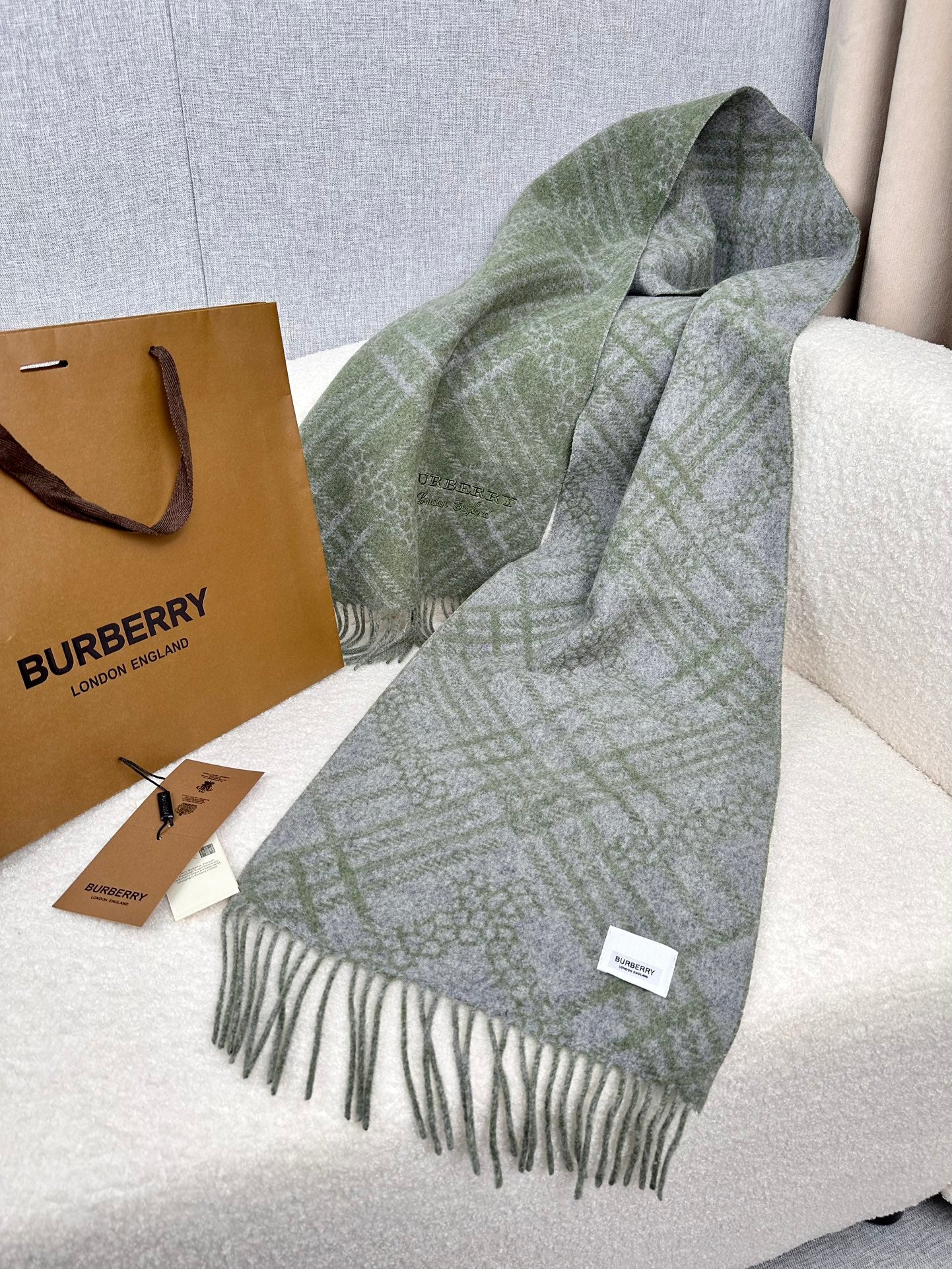1002 Classic Soft and Comfortable Scarf 1002 Classic Soft and Comfortable Scarf