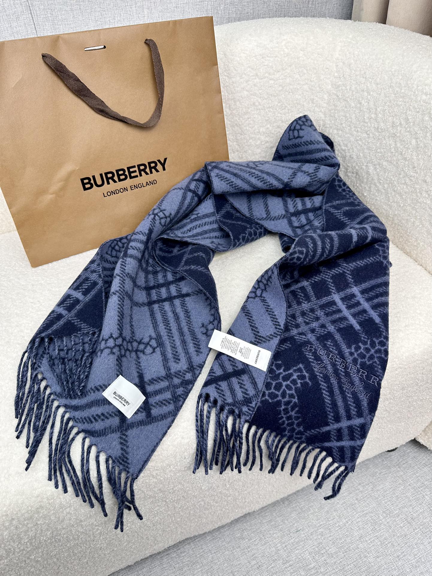1002 Classic Soft and Comfortable Scarf 1002 Classic Soft and Comfortable Scarf