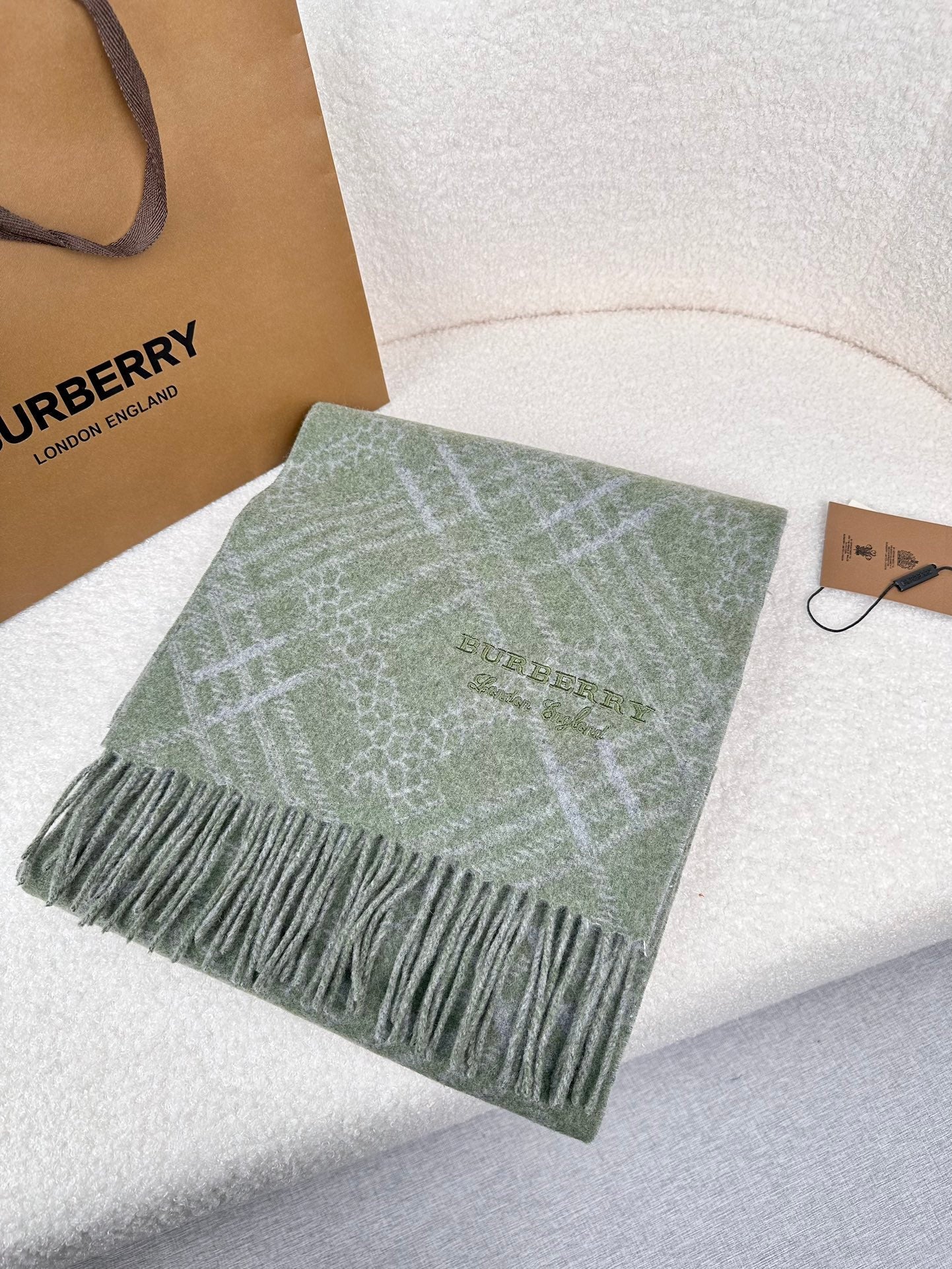 1002 Classic Soft and Comfortable Scarf 1002 Classic Soft and Comfortable Scarf