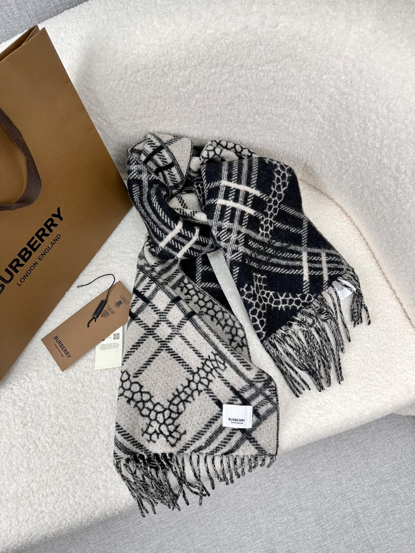 1002 Classic Soft and Comfortable Scarf 1002 Classic Soft and Comfortable Scarf