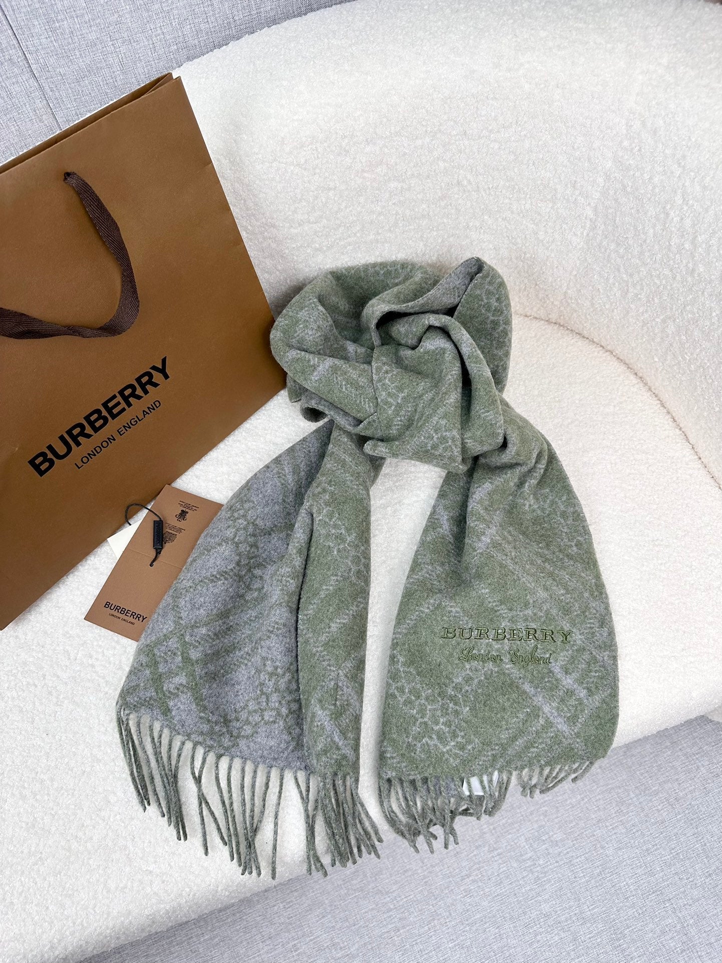 1002 Classic Soft and Comfortable Scarf 1002 Classic Soft and Comfortable Scarf