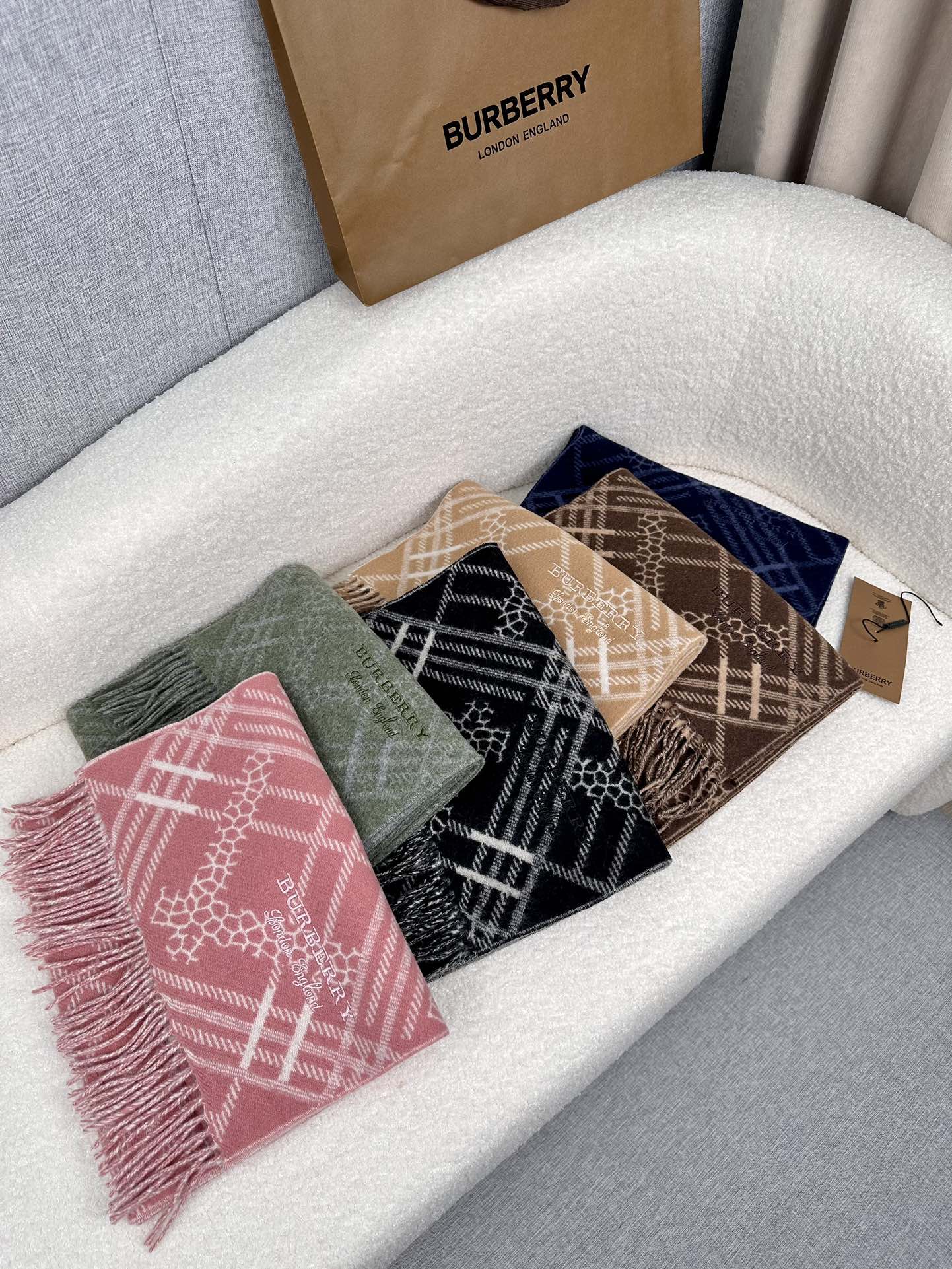 1002 Classic Soft and Comfortable Scarf 1002 Classic Soft and Comfortable Scarf