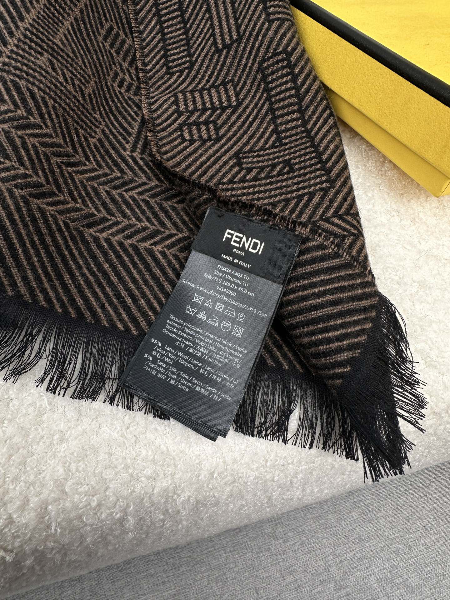 1002 Classic Soft and Comfortable Scarf 1002 Classic Soft and Comfortable Scarf