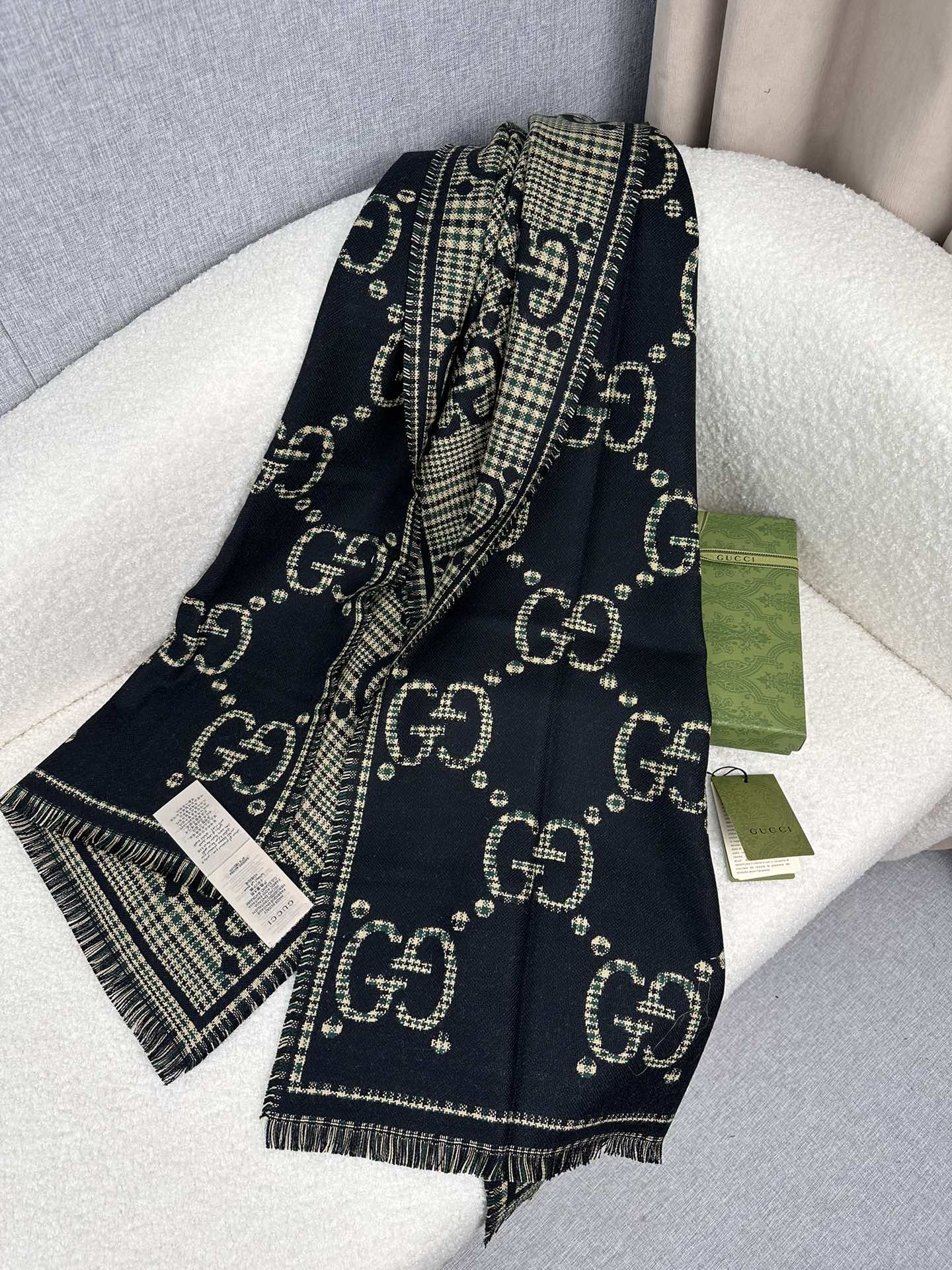 0925 Classic Soft and Comfortable Scarf 0925 Classic Soft and Comfortable Scarf