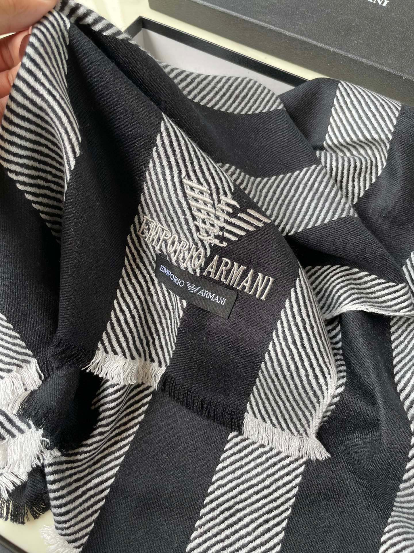 1002 Classic Soft and Comfortable Scarf 1002 Classic Soft and Comfortable Scarf