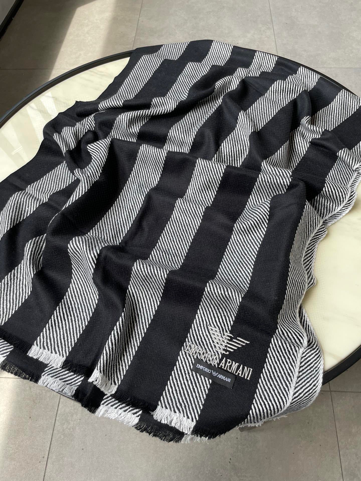 1002 Classic Soft and Comfortable Scarf 1002 Classic Soft and Comfortable Scarf