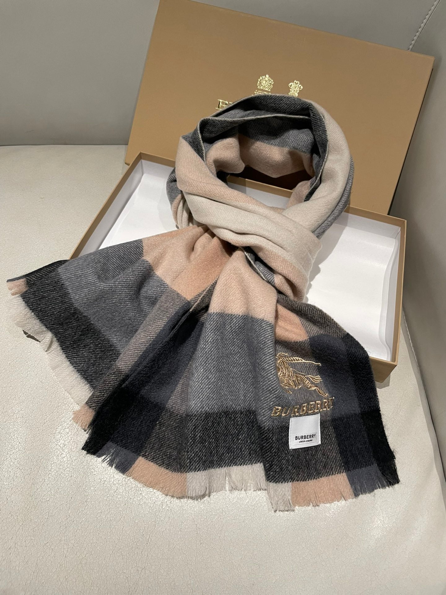 1002 Classic Soft and Comfortable Scarf 1002 Classic Soft and Comfortable Scarf
