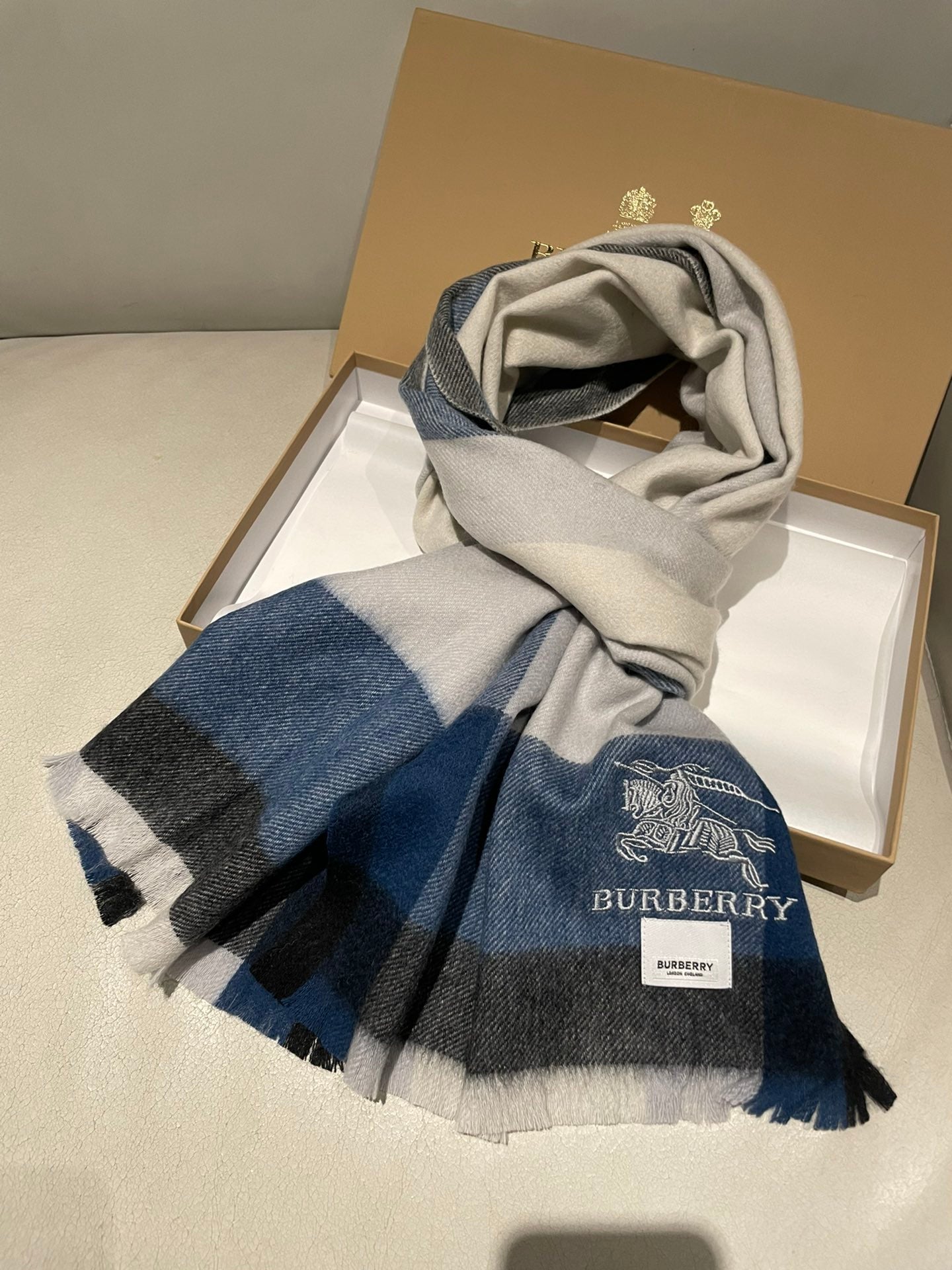 1002 Classic Soft and Comfortable Scarf 1002 Classic Soft and Comfortable Scarf