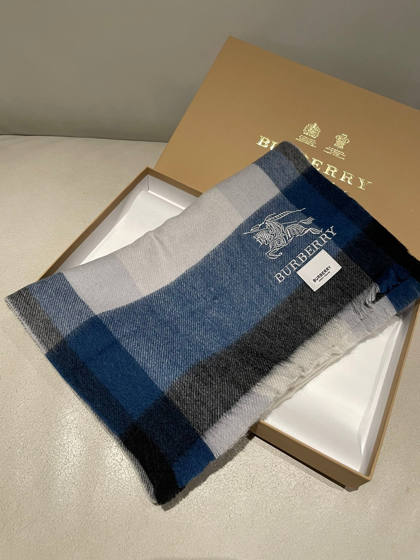 1002 Classic Soft and Comfortable Scarf 1002 Classic Soft and Comfortable Scarf