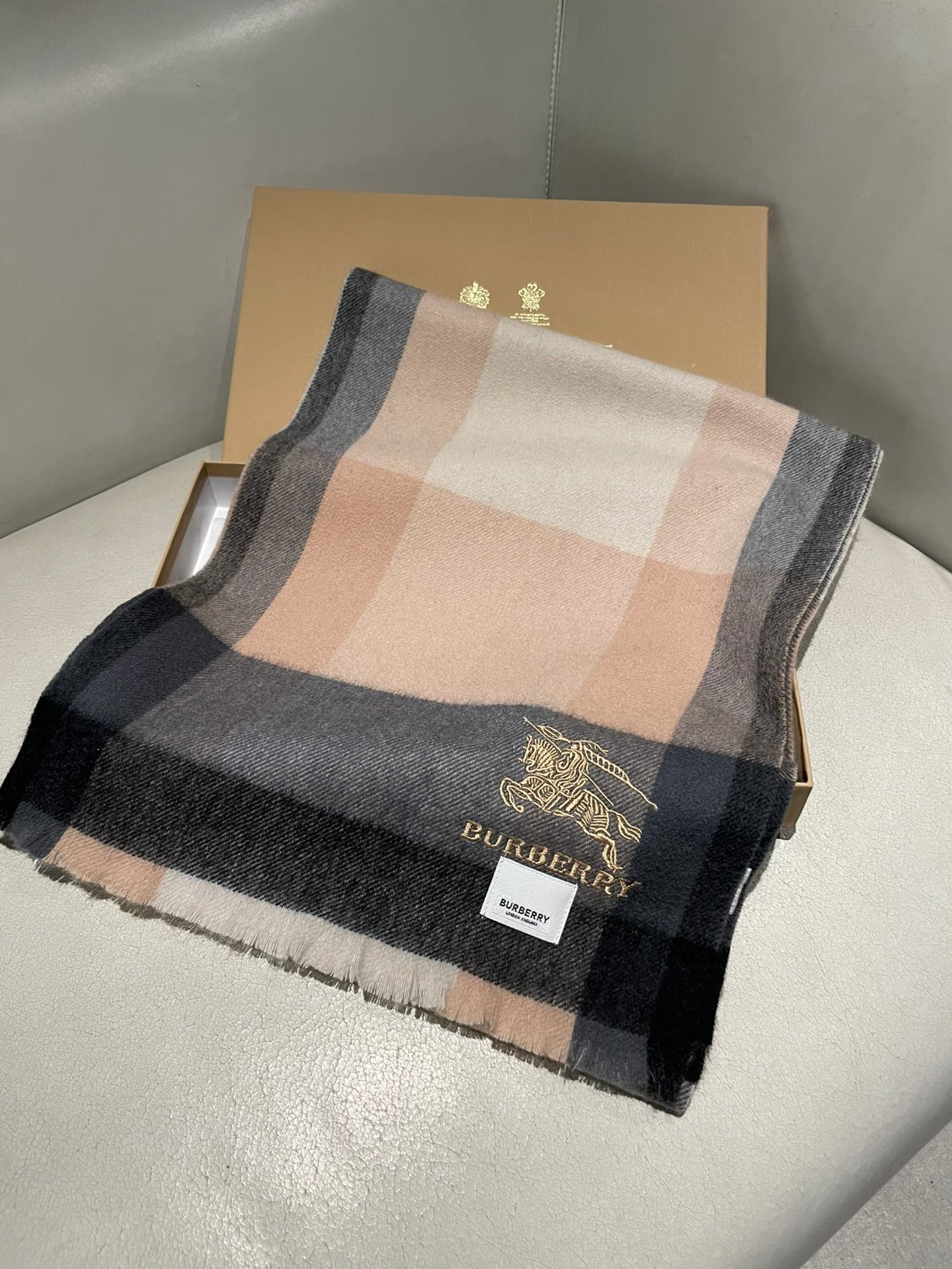 1002 Classic Soft and Comfortable Scarf 1002 Classic Soft and Comfortable Scarf