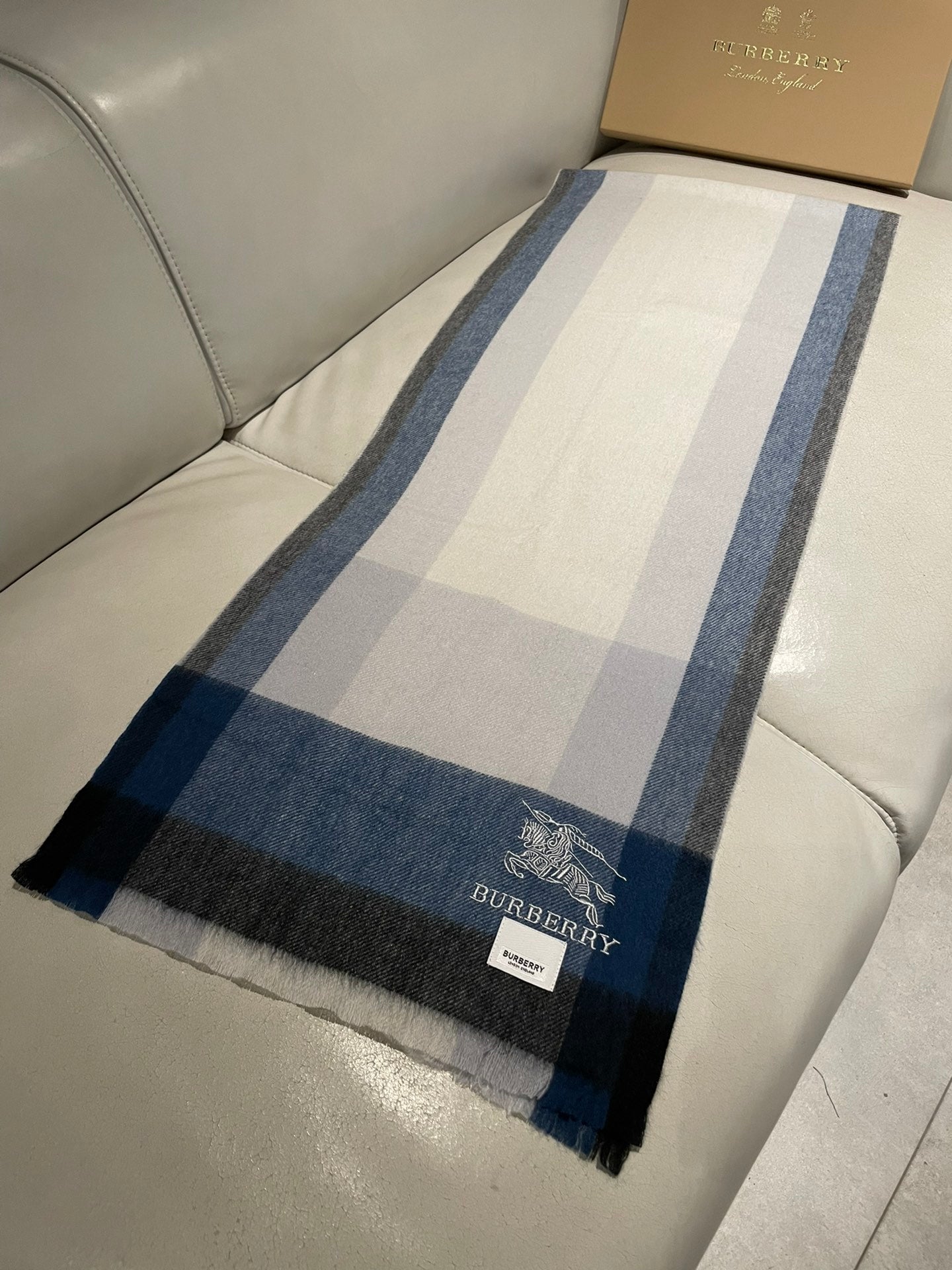 1002 Classic Soft and Comfortable Scarf 1002 Classic Soft and Comfortable Scarf