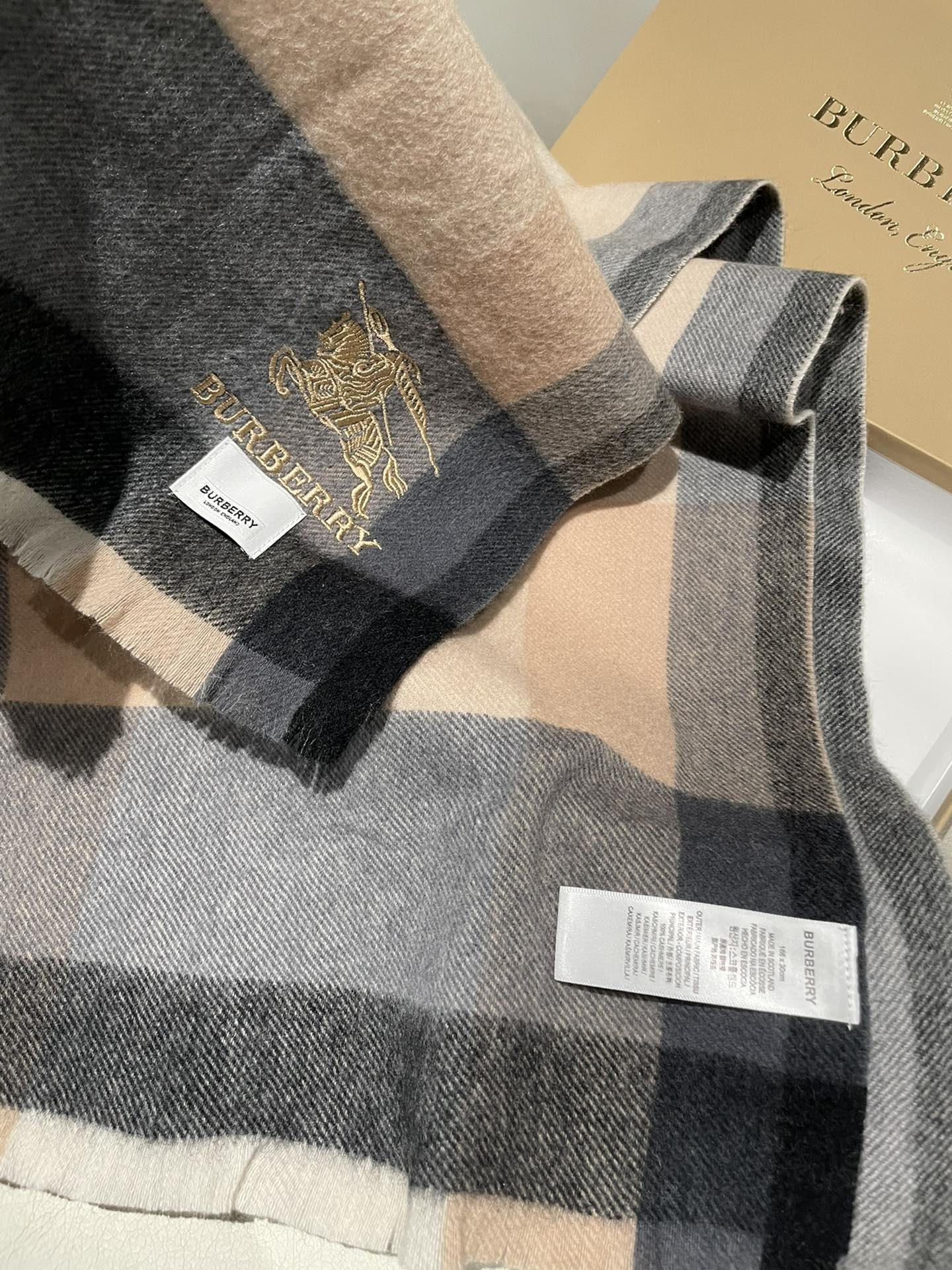 1002 Classic Soft and Comfortable Scarf 1002 Classic Soft and Comfortable Scarf