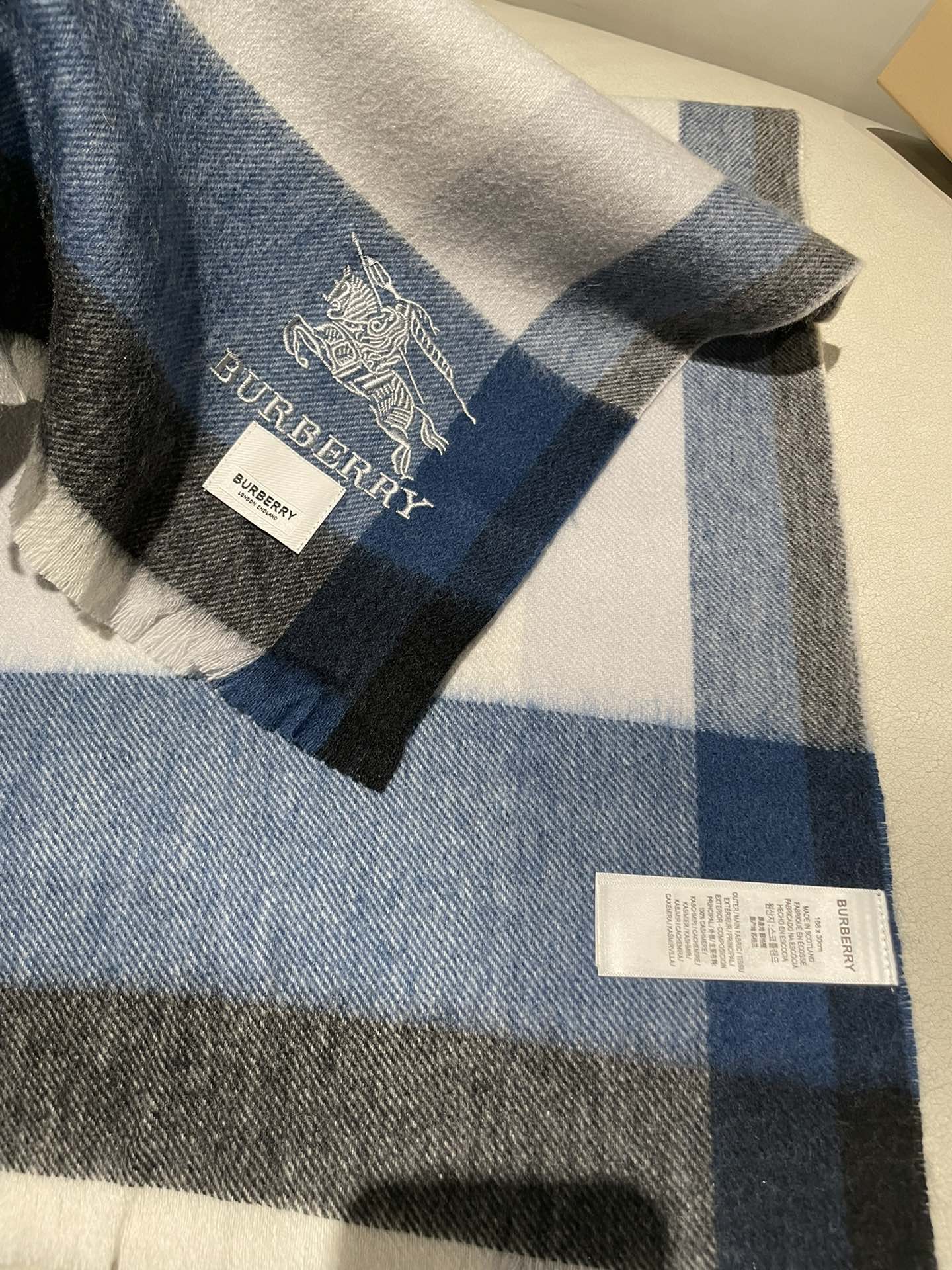 1002 Classic Soft and Comfortable Scarf 1002 Classic Soft and Comfortable Scarf