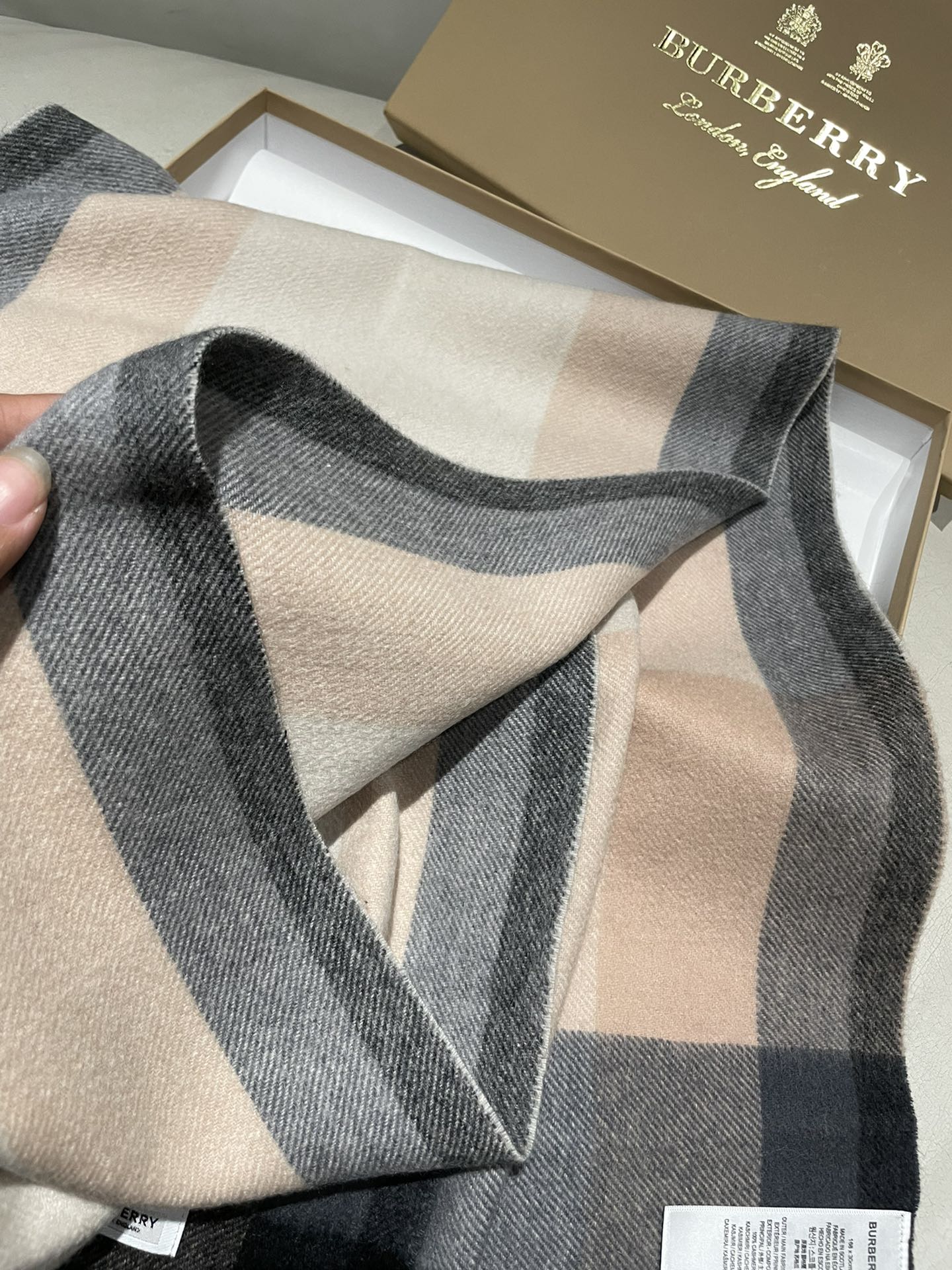 1002 Classic Soft and Comfortable Scarf 1002 Classic Soft and Comfortable Scarf