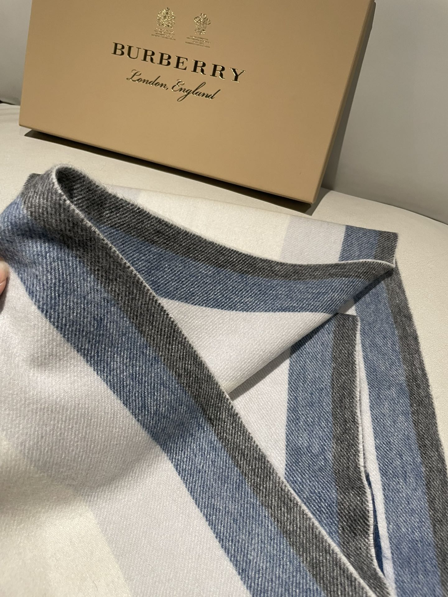 1002 Classic Soft and Comfortable Scarf 1002 Classic Soft and Comfortable Scarf