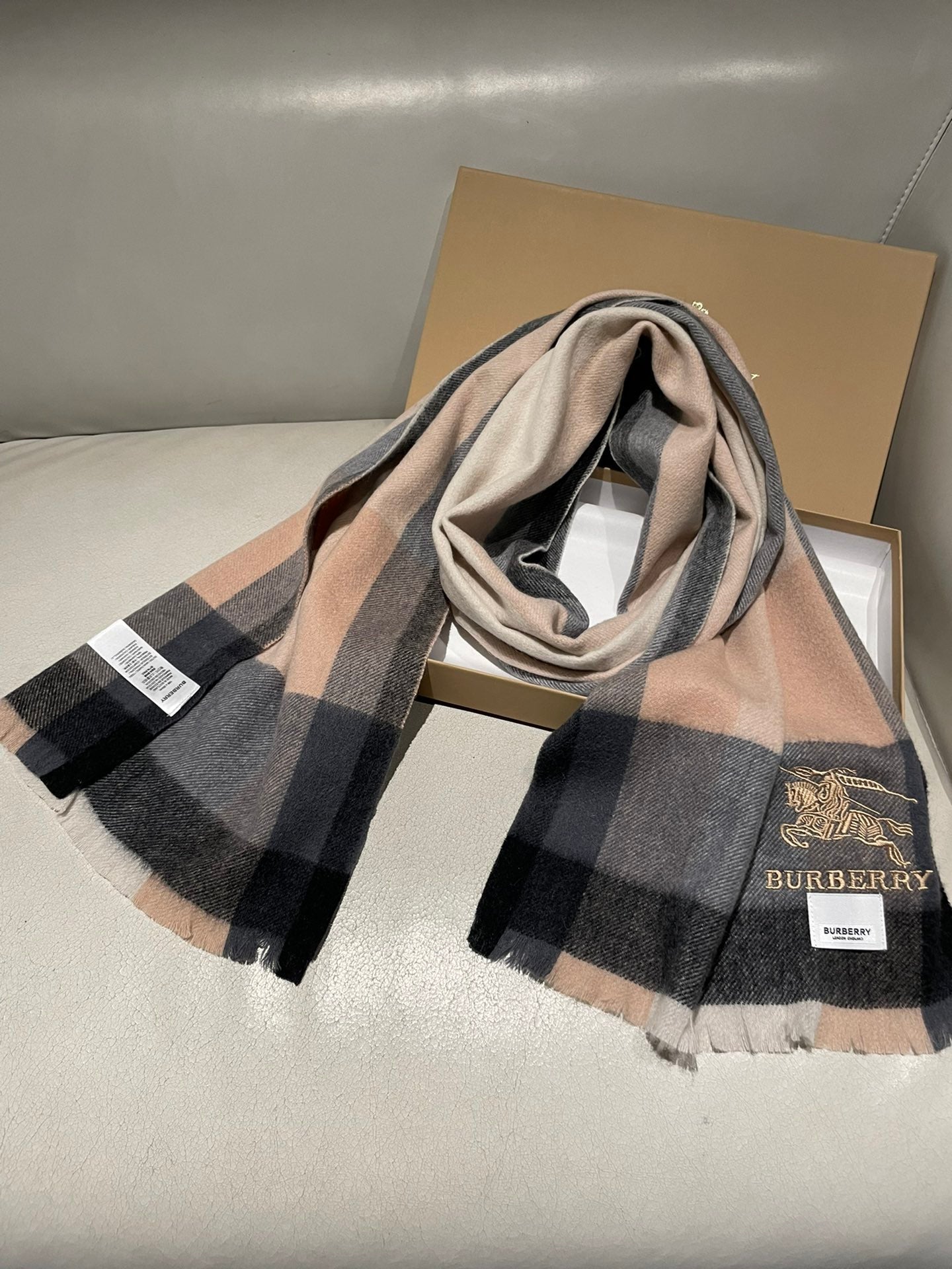 1002 Classic Soft and Comfortable Scarf 1002 Classic Soft and Comfortable Scarf