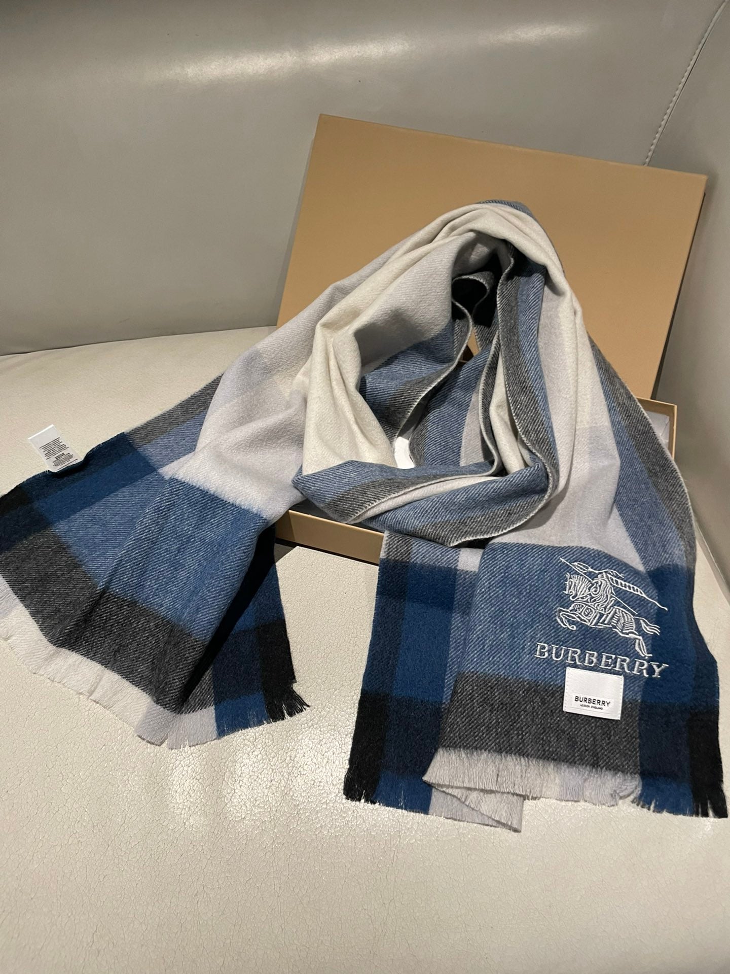 1002 Classic Soft and Comfortable Scarf 1002 Classic Soft and Comfortable Scarf