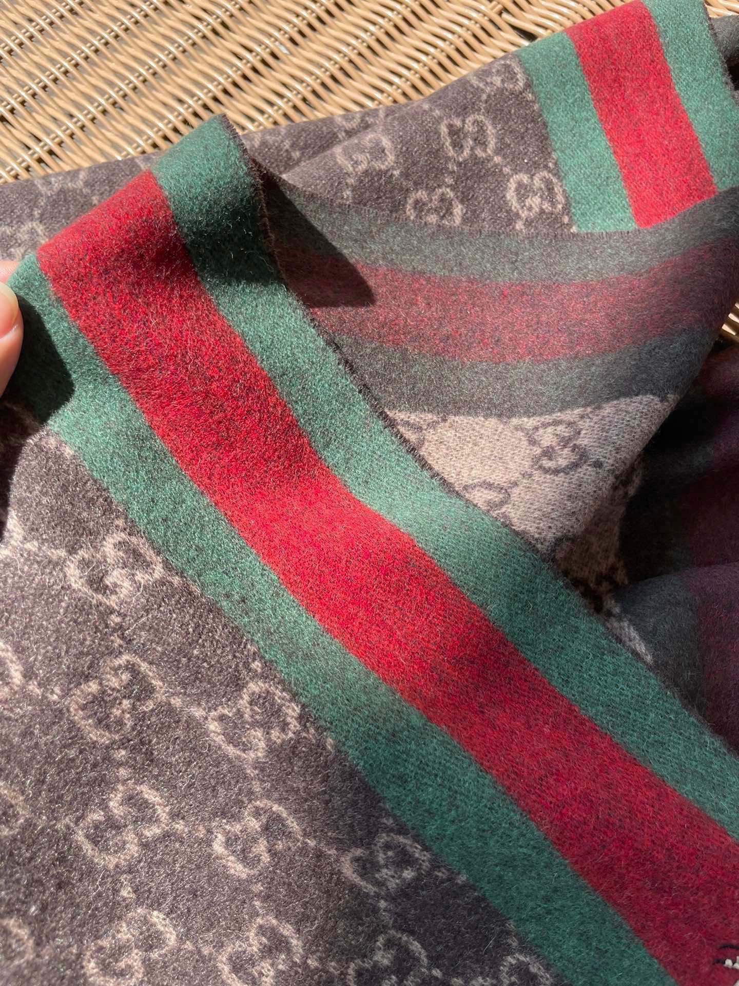 1002 Classic Soft and Comfortable Scarf 1002 Classic Soft and Comfortable Scarf