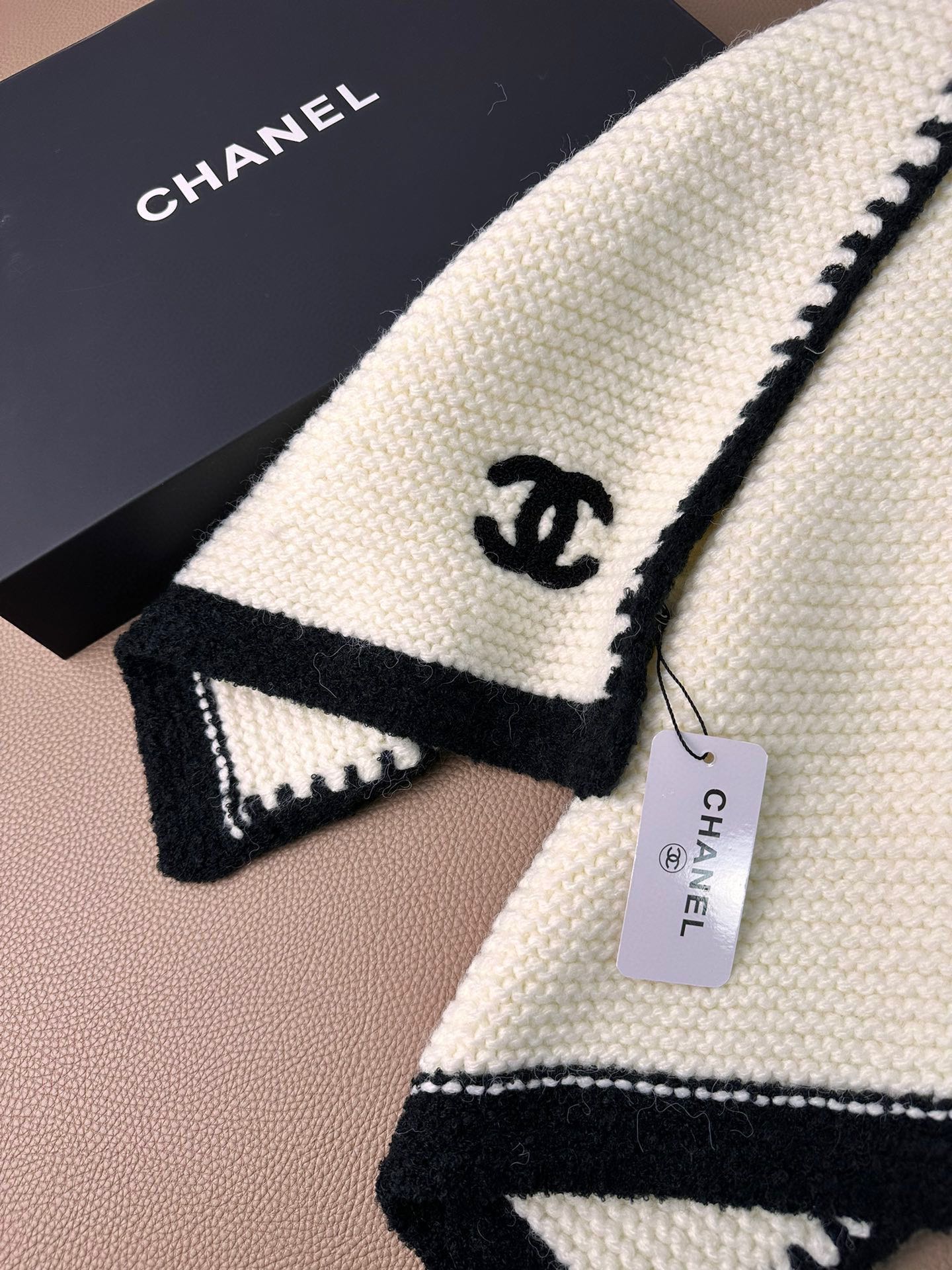 1002 Classic Soft and Comfortable Scarf 1002 Classic Soft and Comfortable Scarf