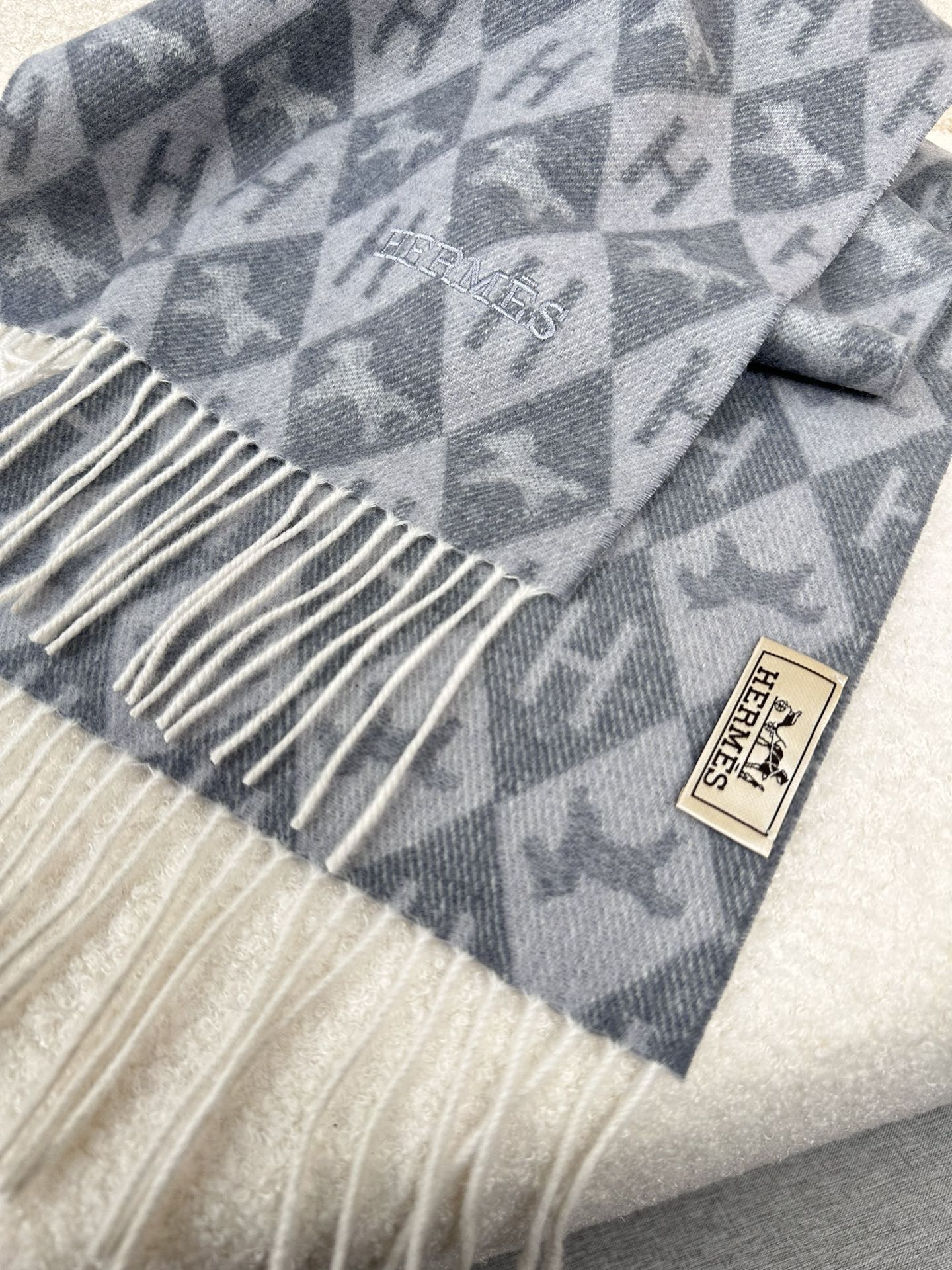 0925 Classic Soft and Comfortable Scarf 0925 Classic Soft and Comfortable Scarf
