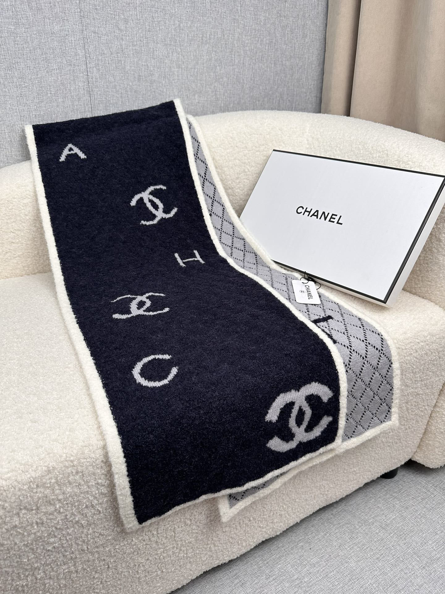 1002 Classic Soft and Comfortable Scarf 1002 Classic Soft and Comfortable Scarf