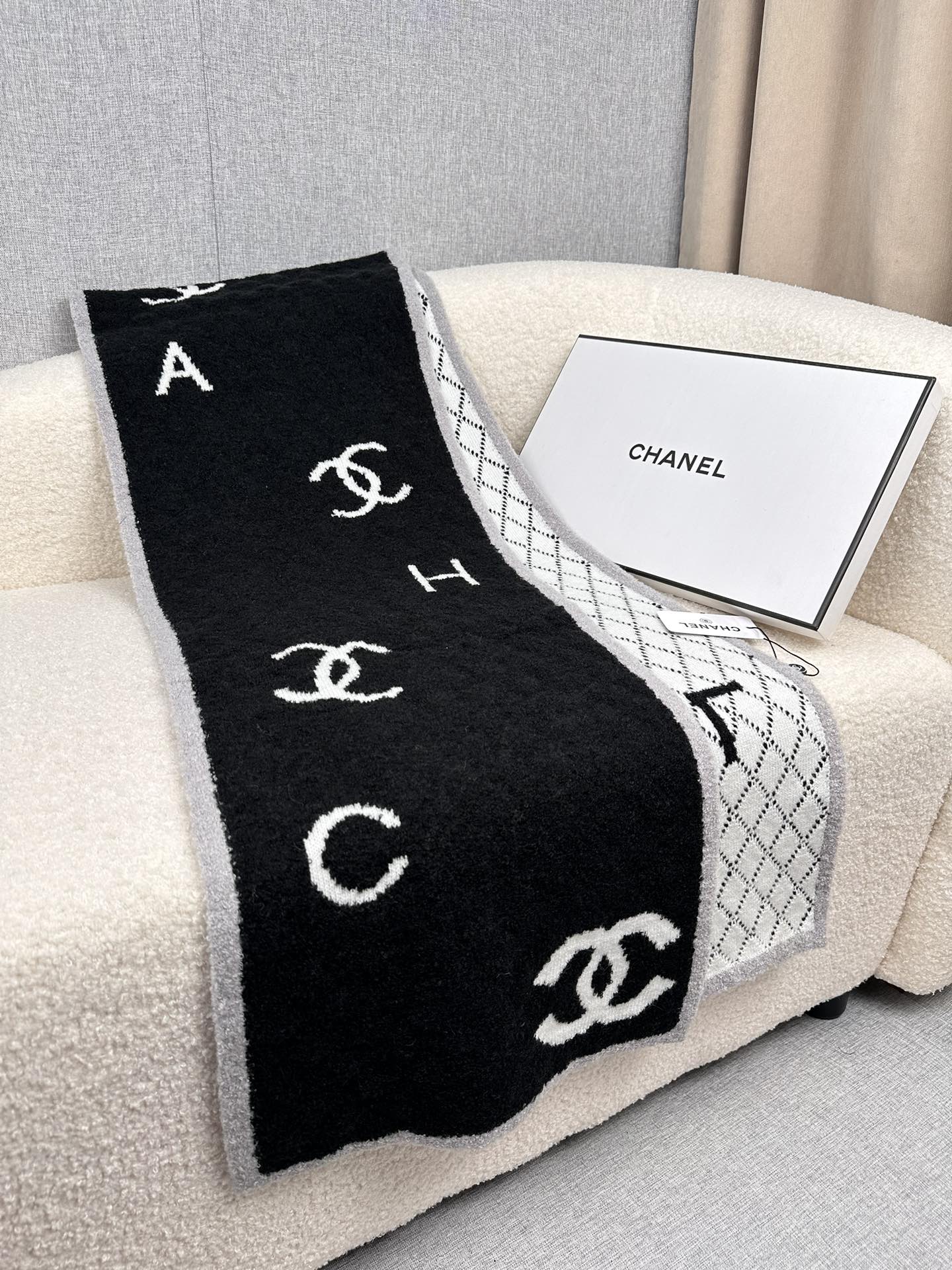 1002 Classic Soft and Comfortable Scarf 1002 Classic Soft and Comfortable Scarf