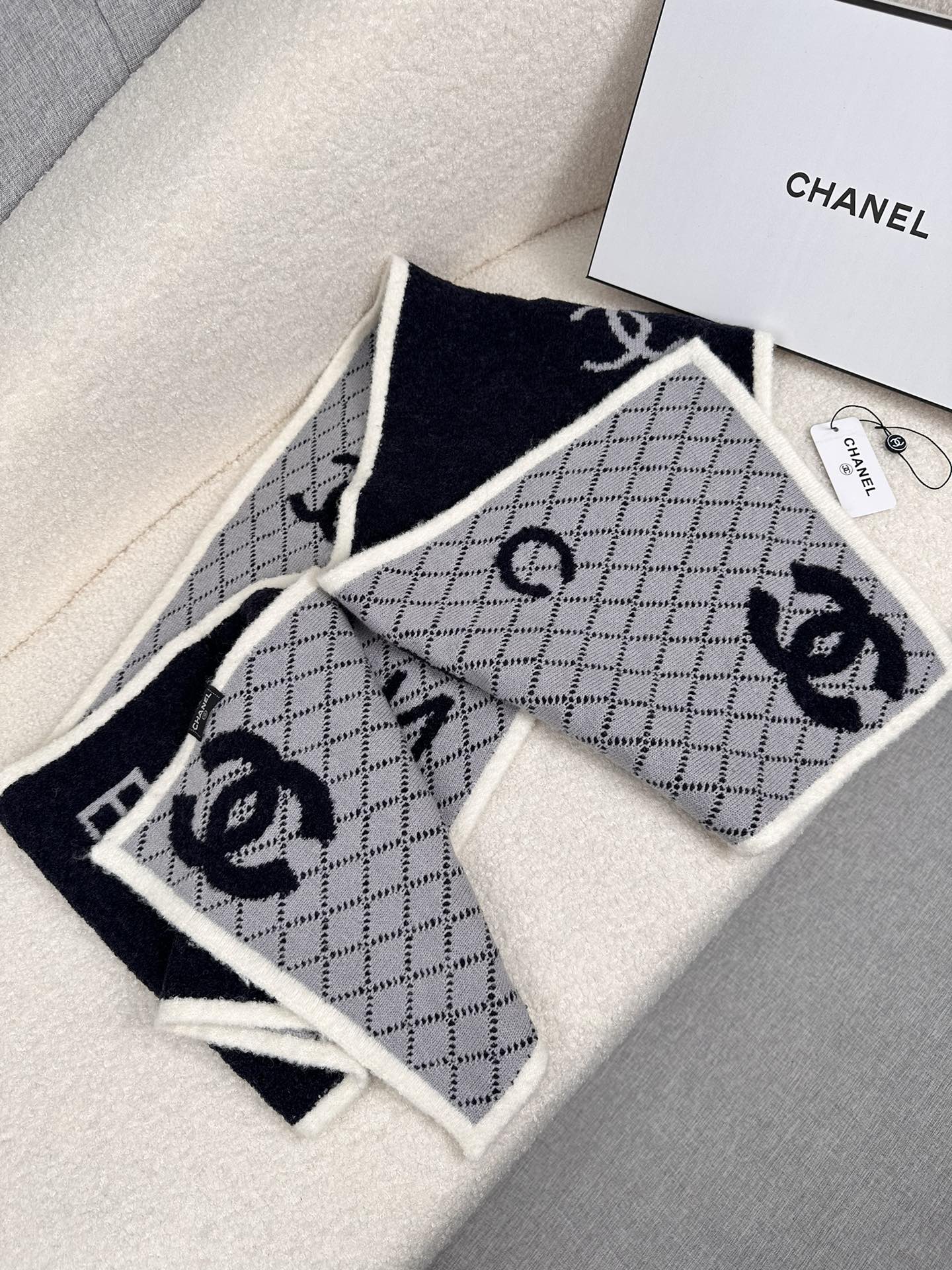 1002 Classic Soft and Comfortable Scarf 1002 Classic Soft and Comfortable Scarf