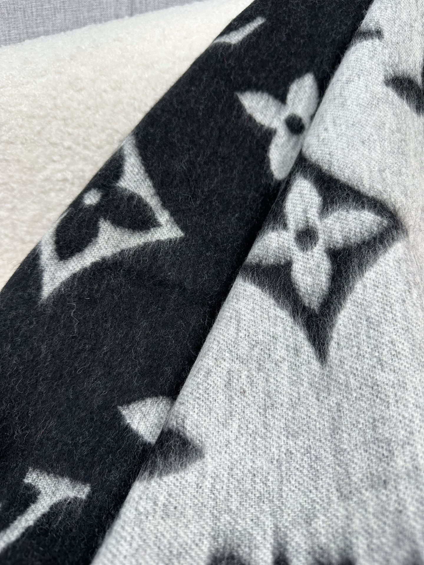 0925 Classic Soft and Comfortable Scarf 0925 Classic Soft and Comfortable Scarf