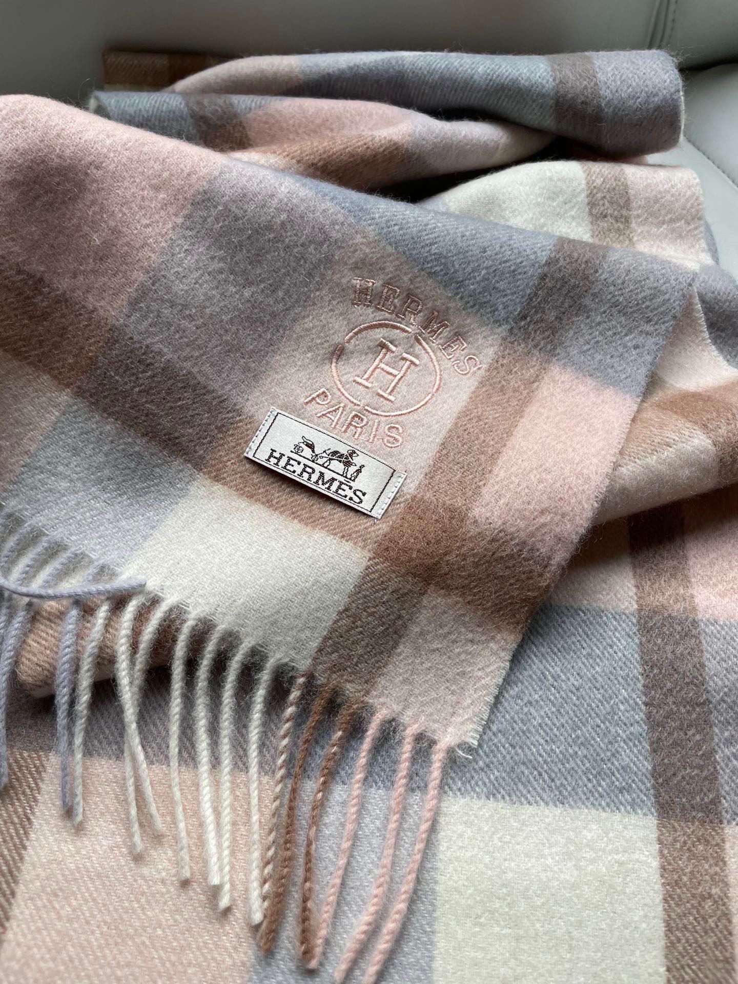 1002 Classic Soft and Comfortable Scarf 1002 Classic Soft and Comfortable Scarf